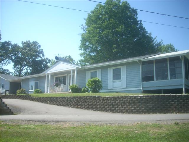 A picture of the property located at 26 WATER OAK LN, CANDLER NC 28715.