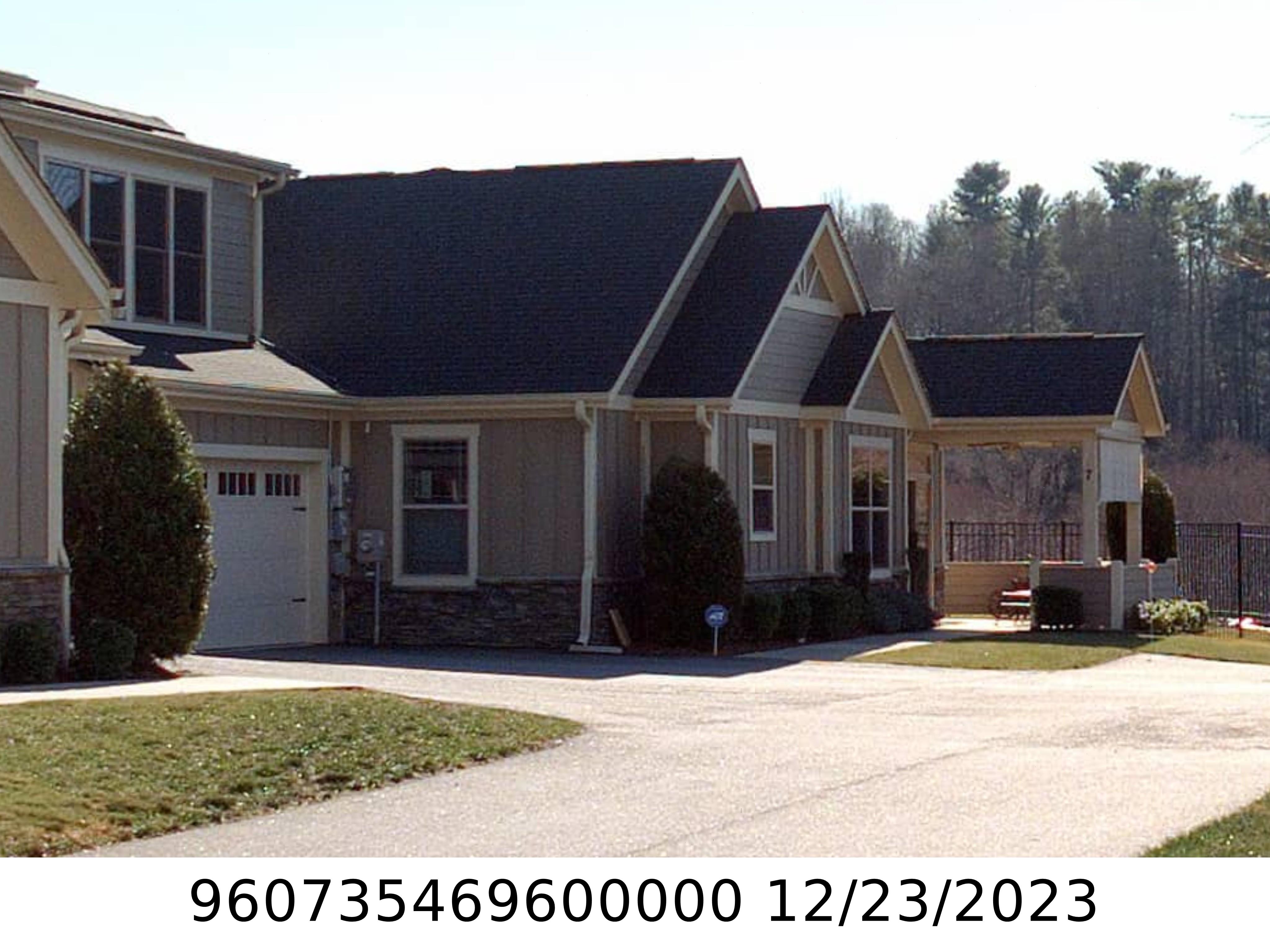 A picture of the property located at 7 BROOKSTONE PL, CANDLER NC 28715.