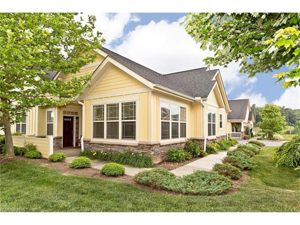 A picture of the property located at 11 BROOKSTONE PL, CANDLER NC 28715.