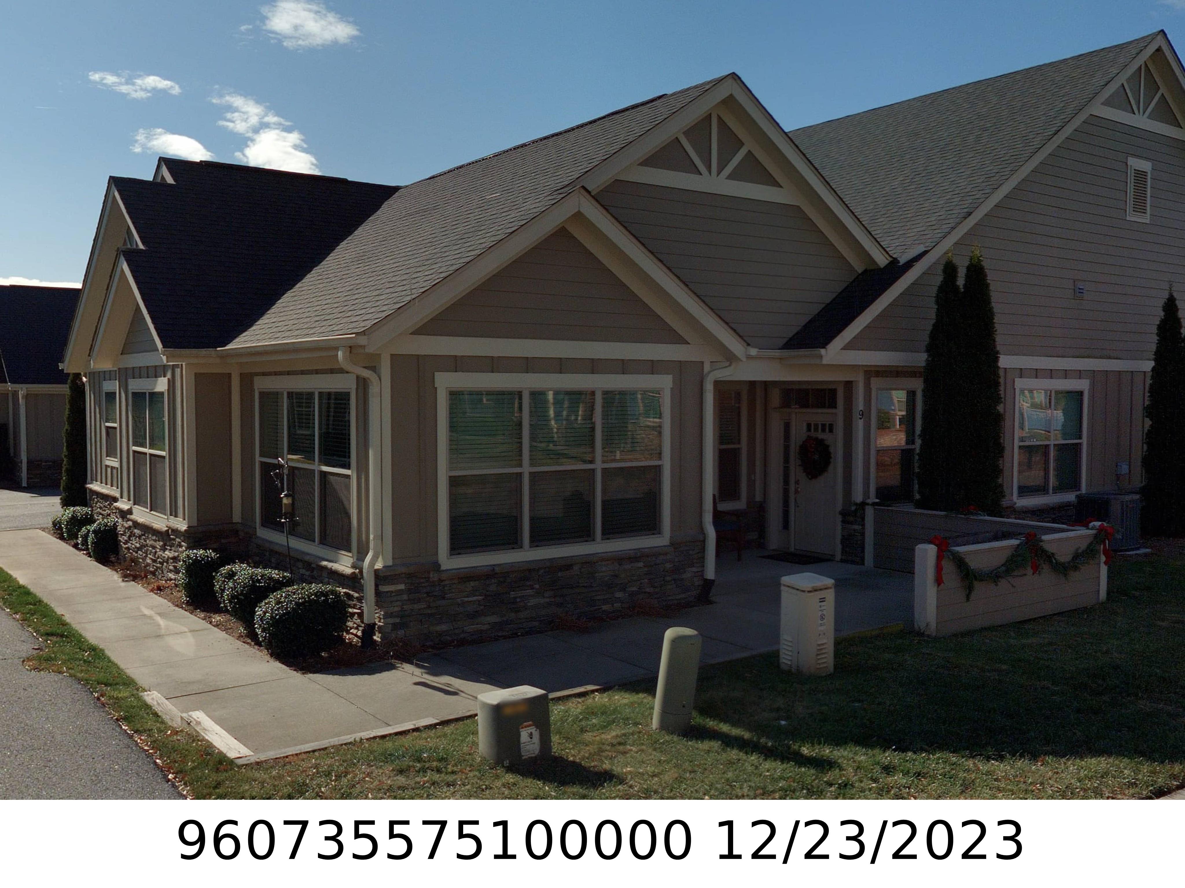 A picture of the property located at 9 BROOKSTONE PL, CANDLER NC 28715.