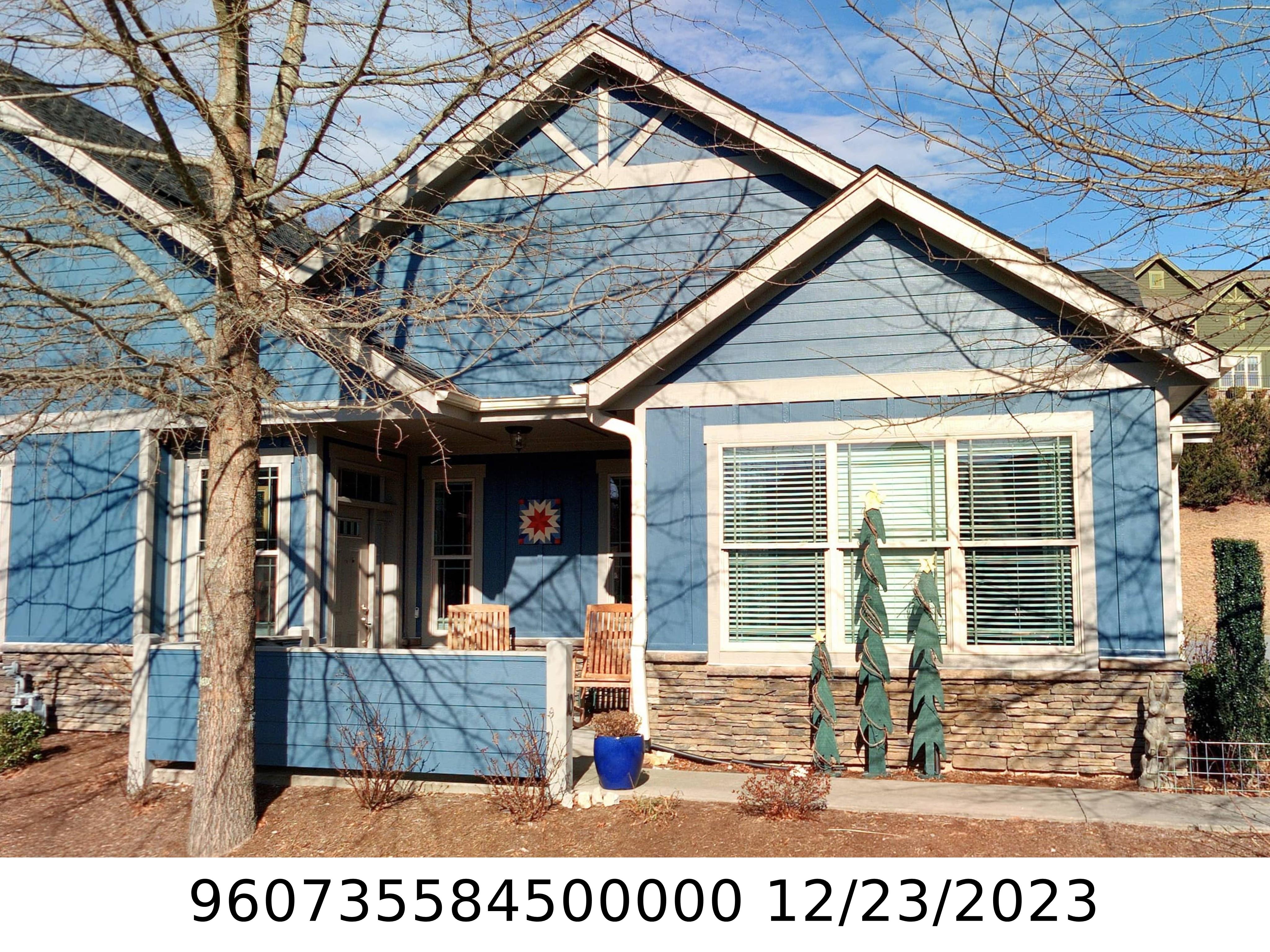 A picture of the property located at 10 BROOKSTONE PL, CANDLER NC 28715.