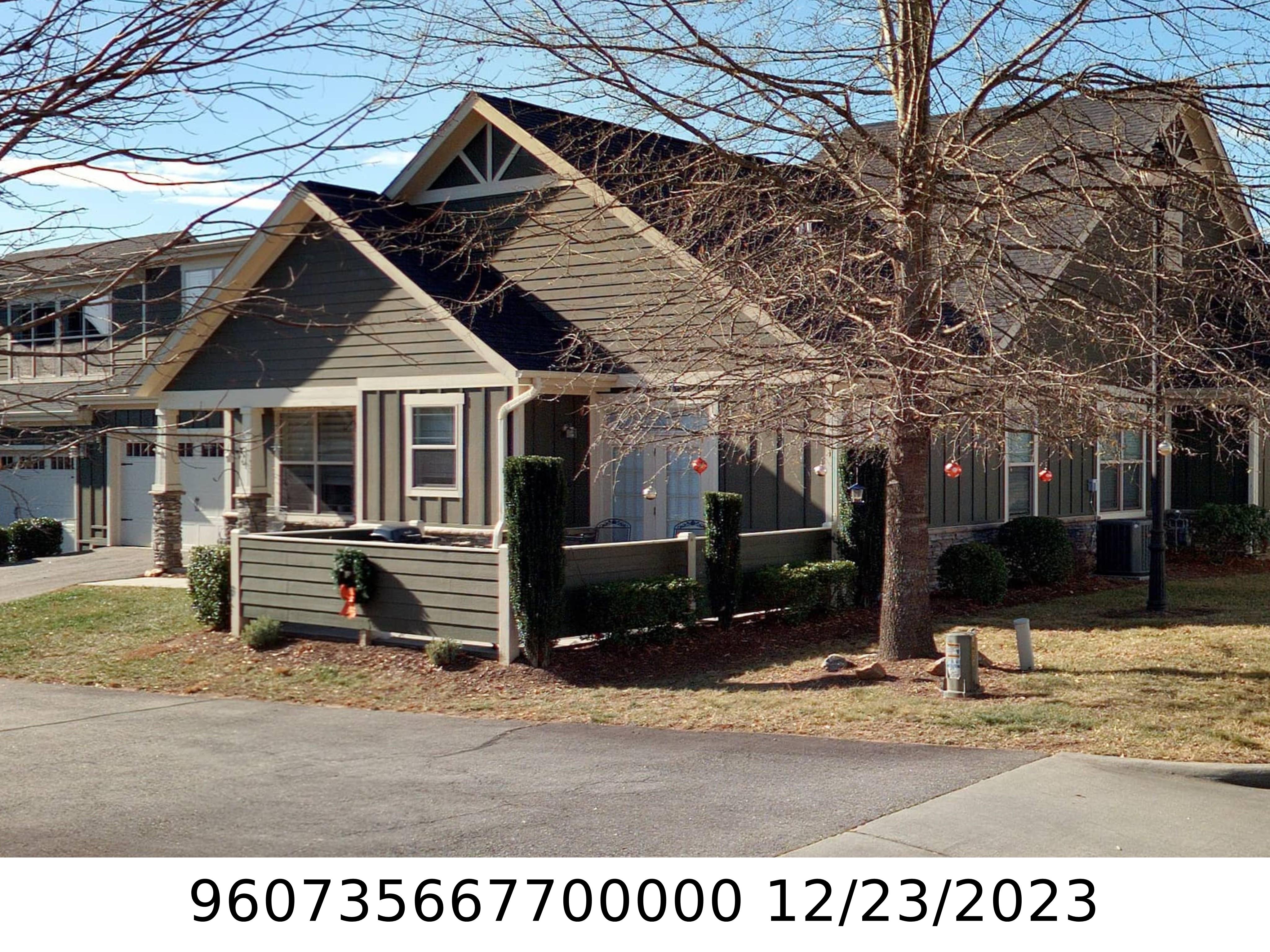 A picture of the property located at 19 BROOKSTONE PL, CANDLER NC 28715.