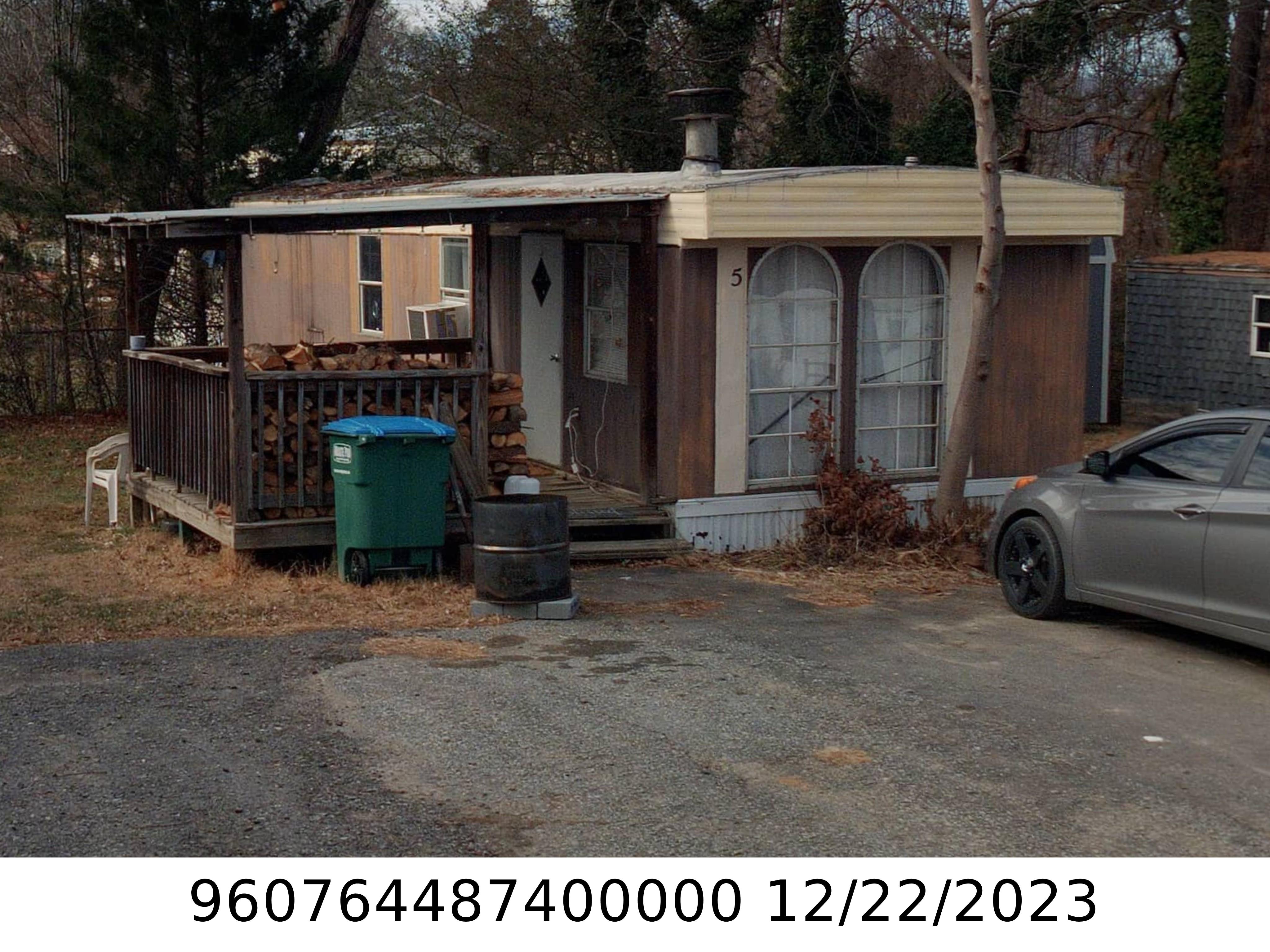 A picture of the property located at 5 KEN SEXTON LN, CANDLER NC 28715.