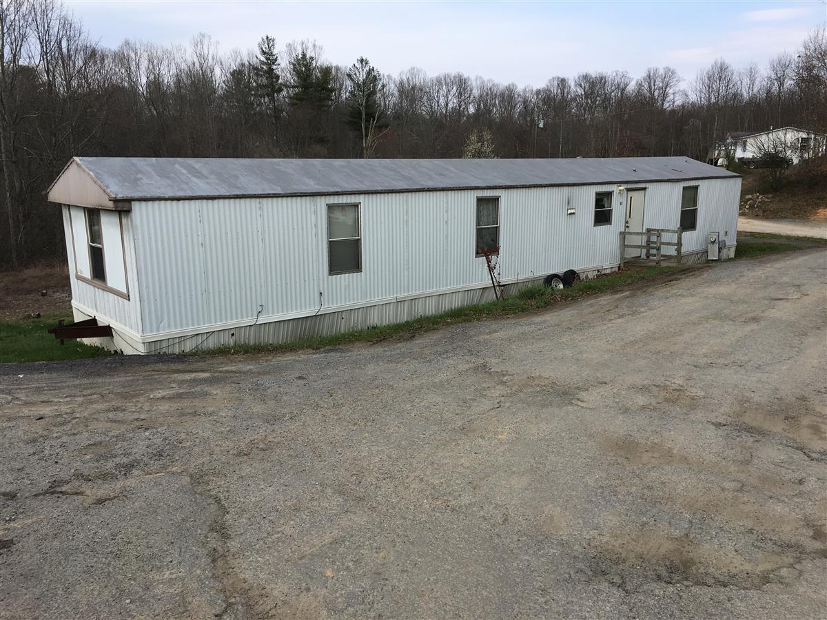 A picture of the property located at 6 KEN SEXTON LN, CANDLER NC 28715.