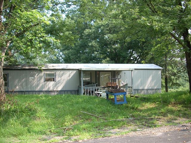 A picture of the property located at 4 KEN SEXTON LN, CANDLER NC 28715.