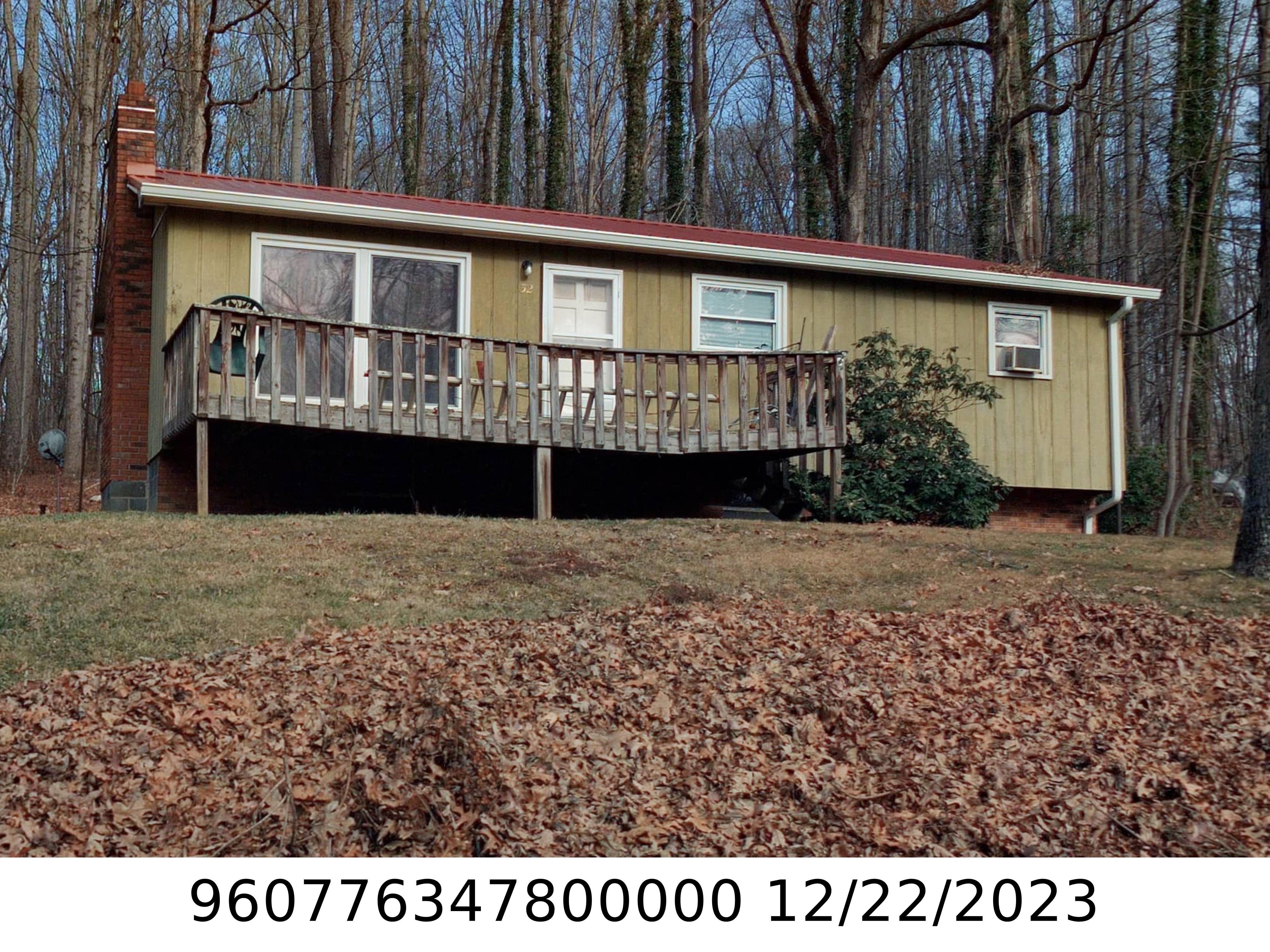 A picture of the property located at 32 LIBERTY CIR, CANDLER NC 28715.