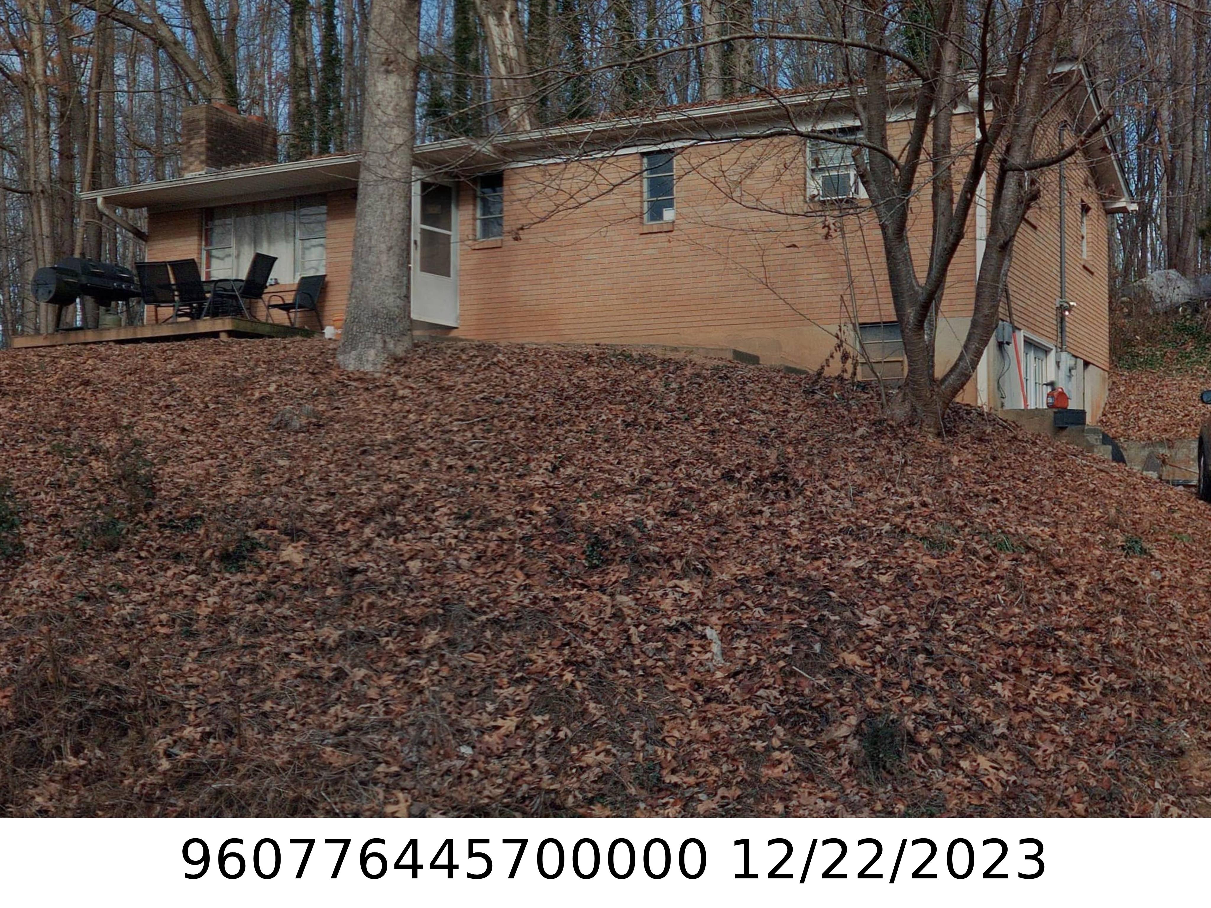 A picture of the property located at 28 LIBERTY CIR, CANDLER NC 28715.