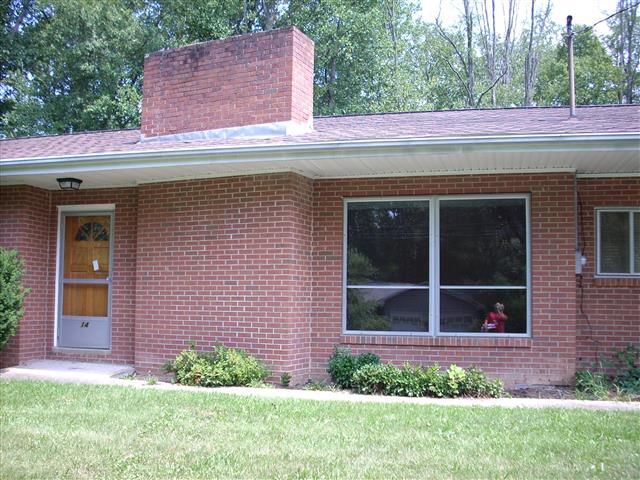 A picture of the property located at 6 LIBERTY CIR, CANDLER NC 28715.