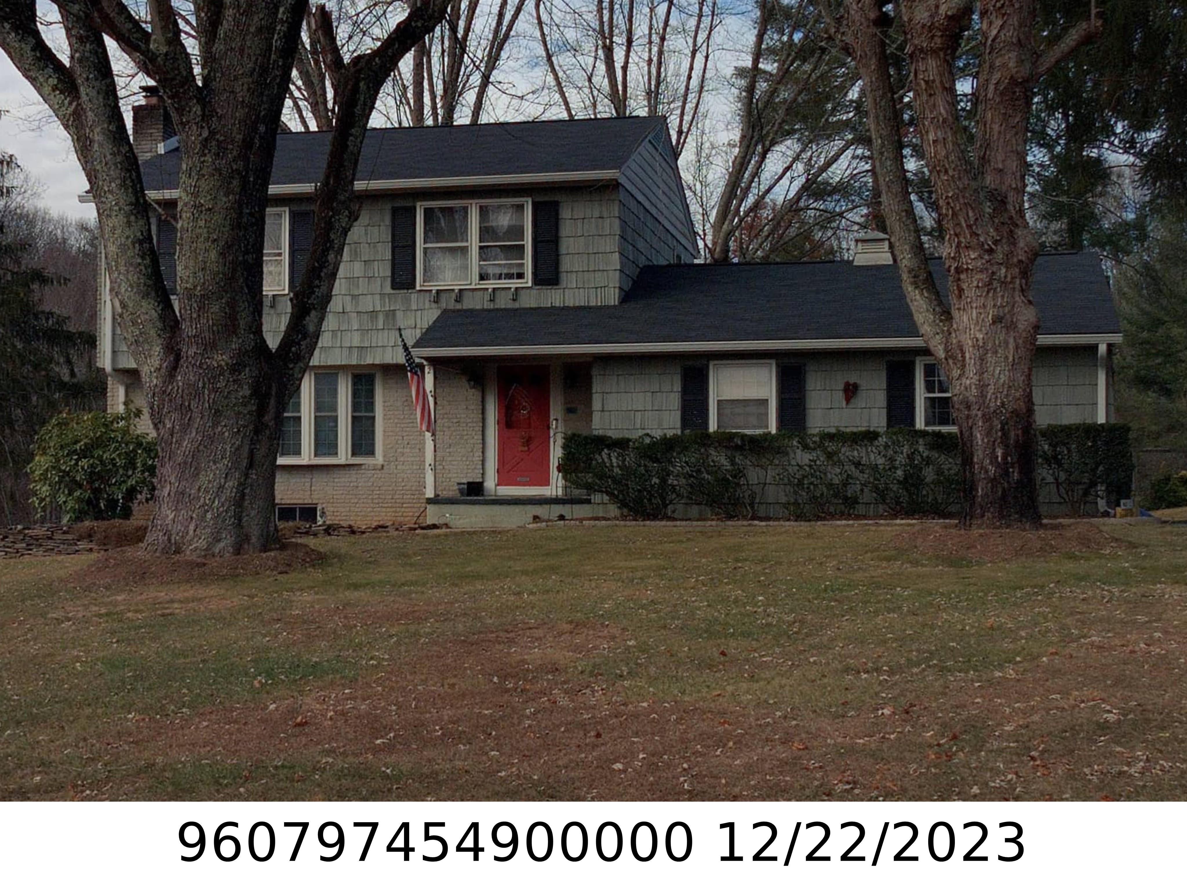 A picture of the property located at 2 CRESTWOOD LN, CANDLER NC 28715.