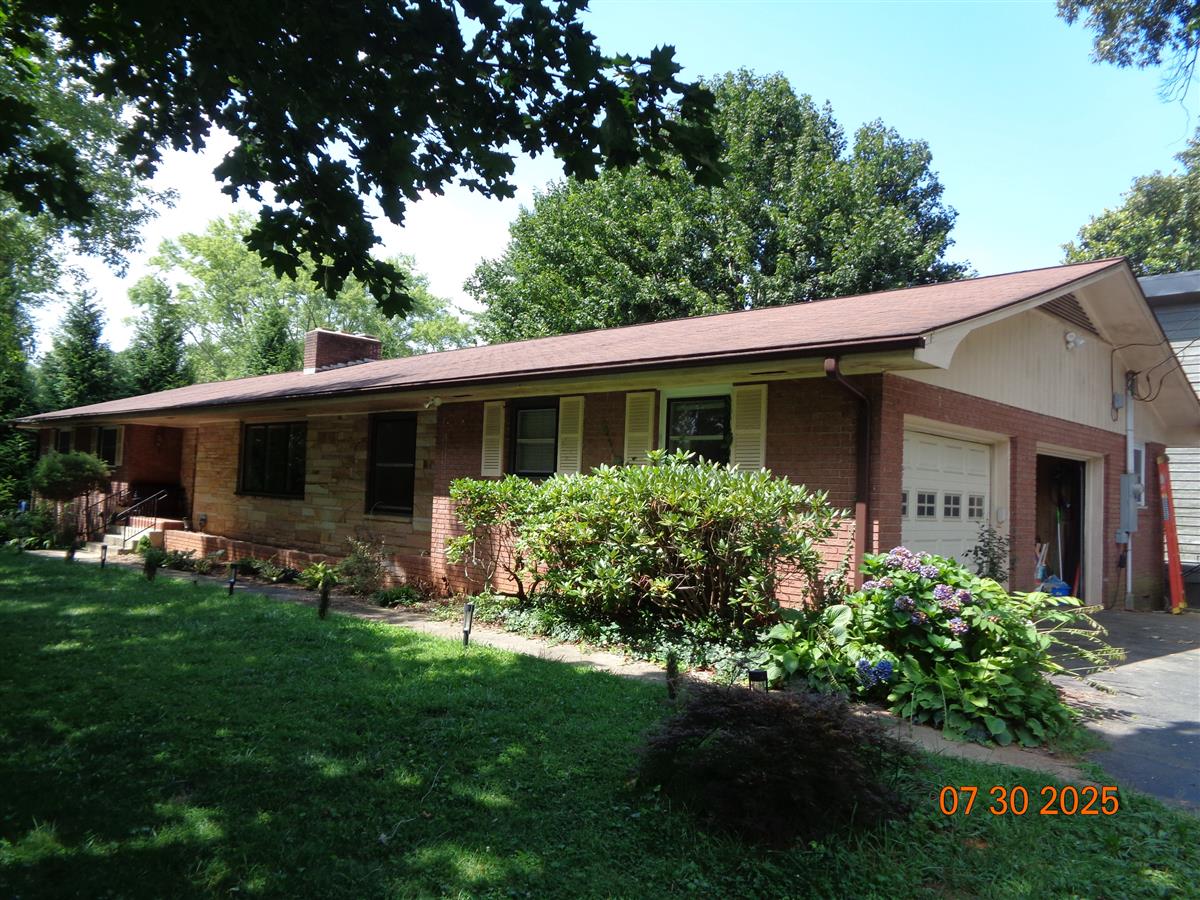 A picture of the property located at 4 CRESTWOOD LN, CANDLER NC 28715.