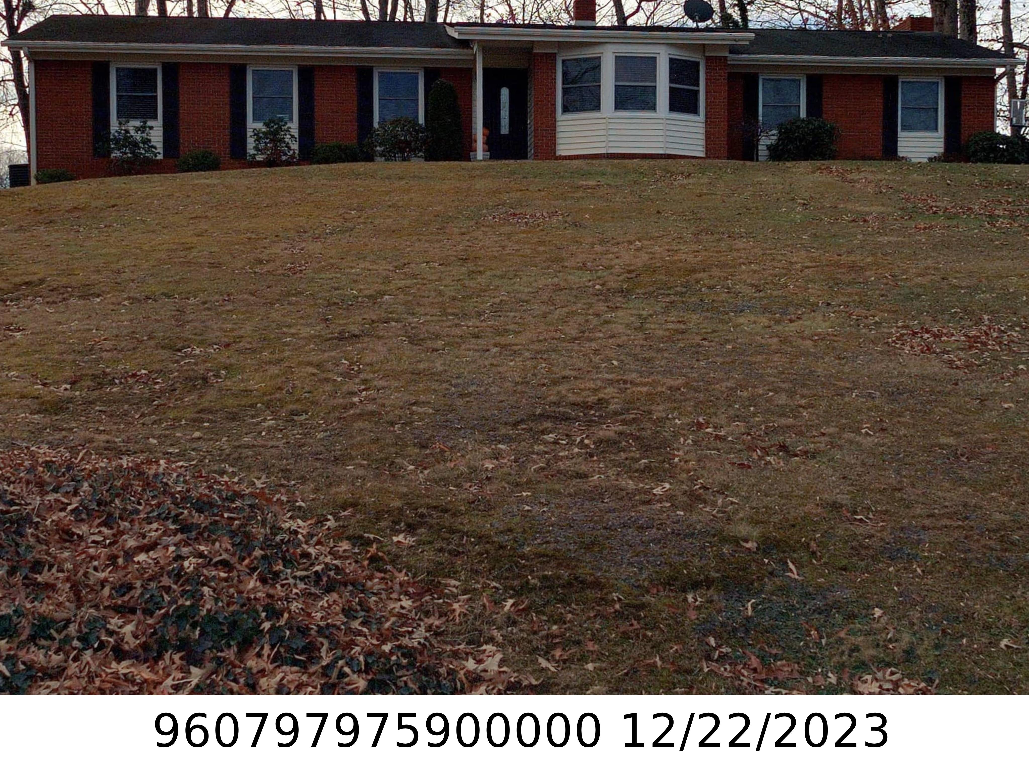A picture of the property located at 9 CRESTWOOD LN, CANDLER NC 28715.