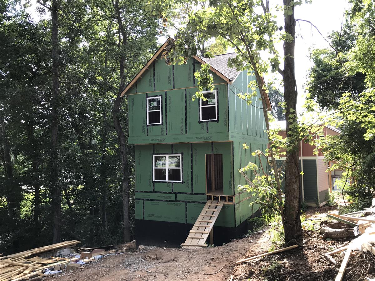 A picture of the property located at 8 CRESTWOOD LN, CANDLER NC 28715.