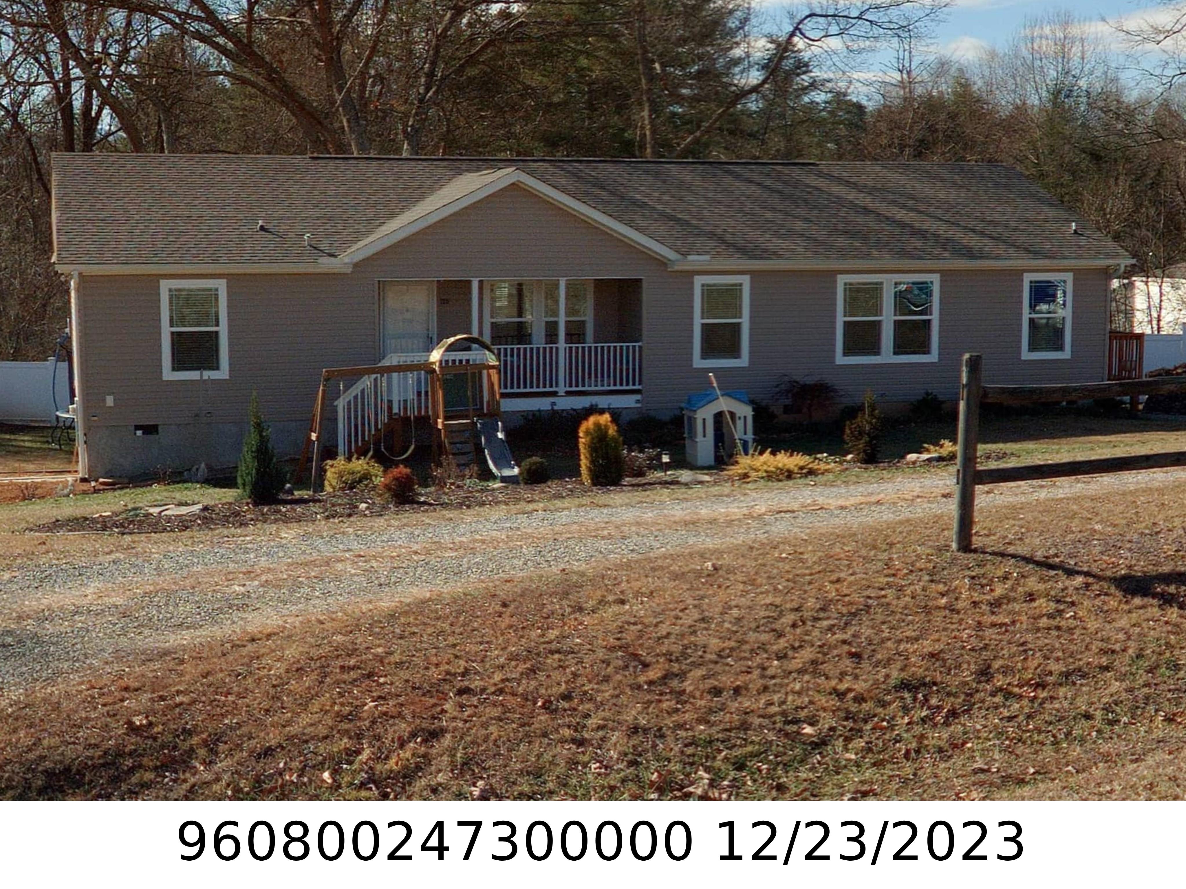 A picture of the property located at 195 BRADSHAW CIR, CANDLER NC 28715.
