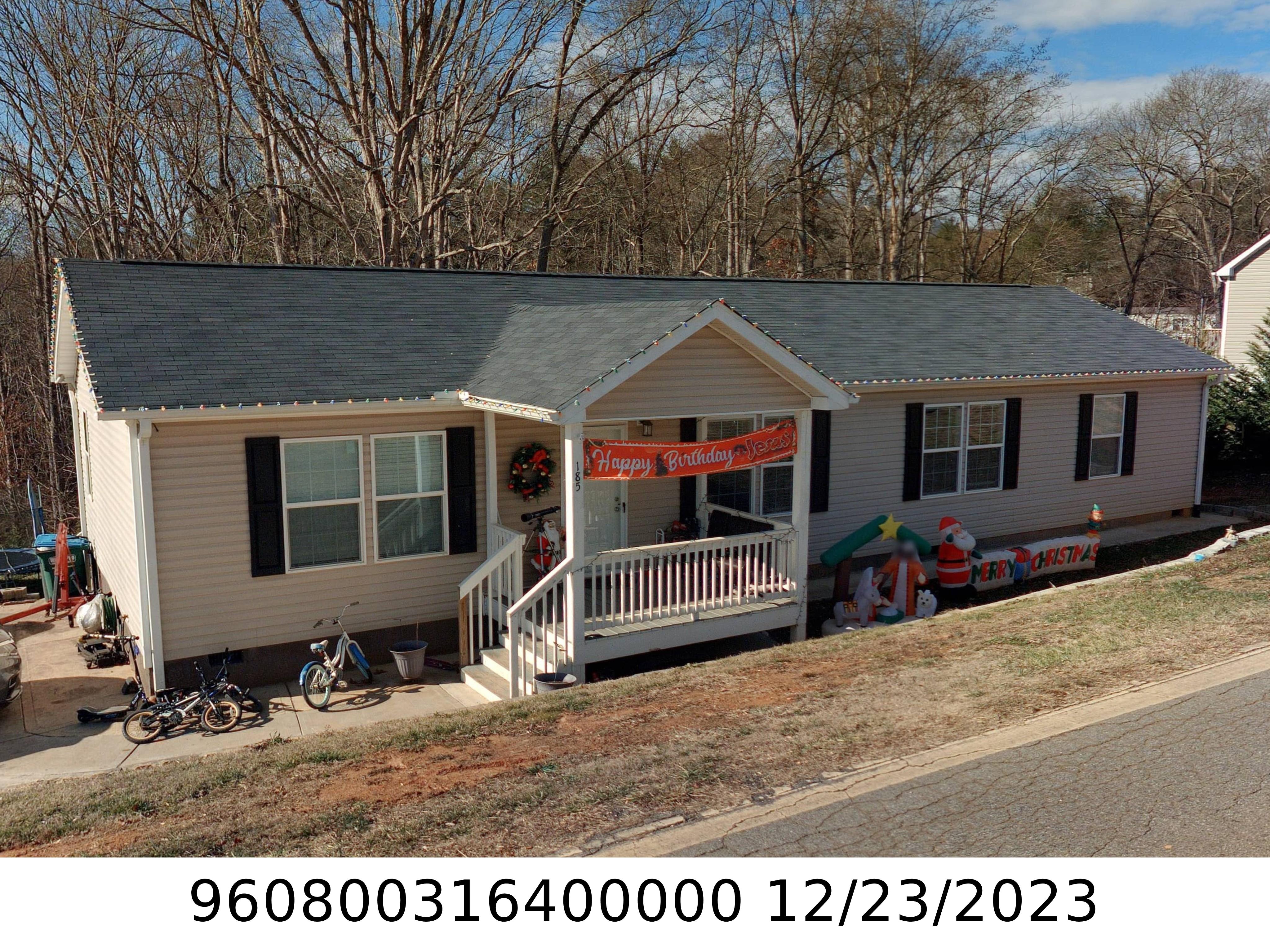 A picture of the property located at 185 BRADSHAW CIR, CANDLER NC 28715.