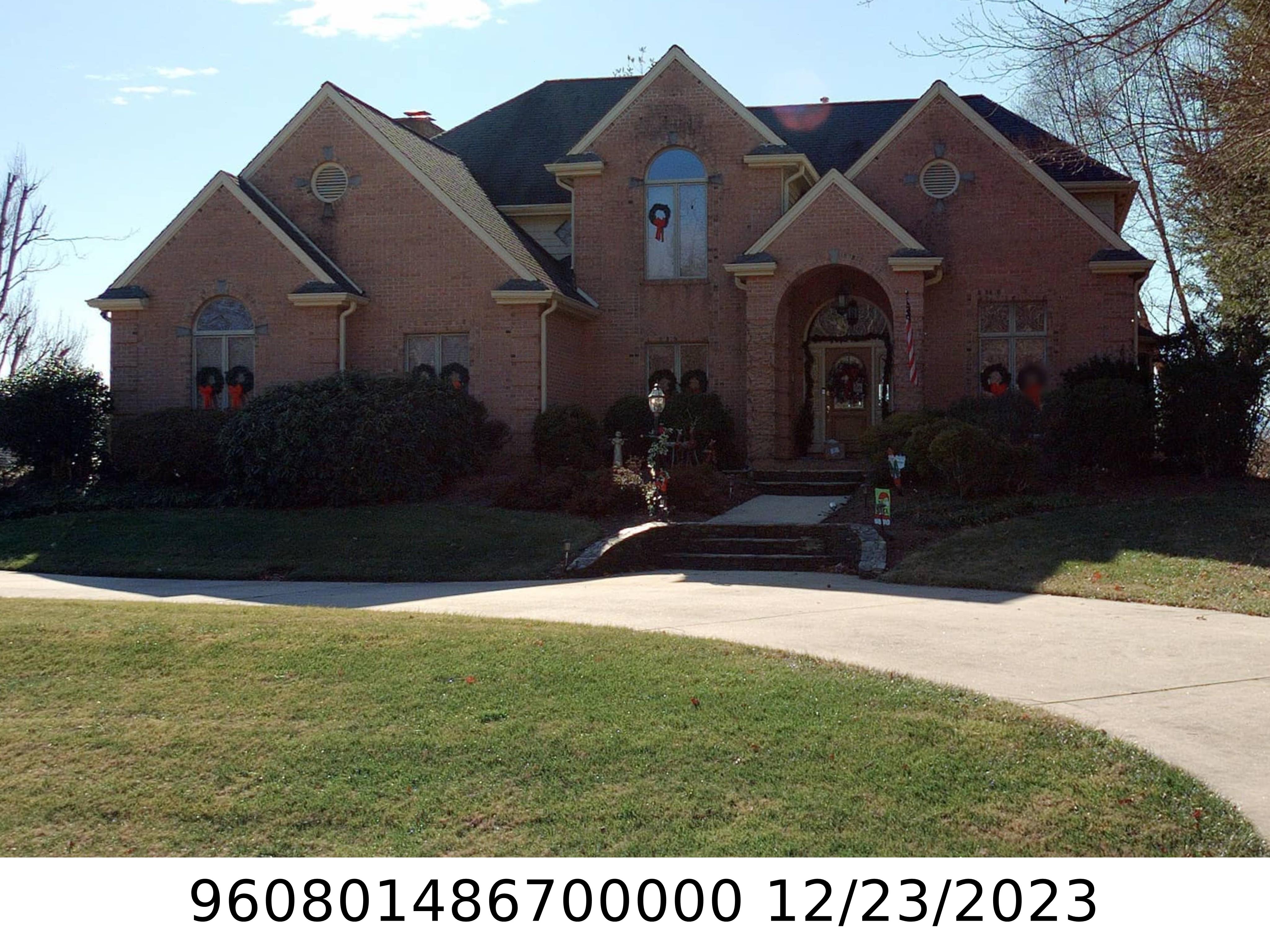 A picture of the property located at 1 CARRIAGE LN, CANDLER NC 28715.