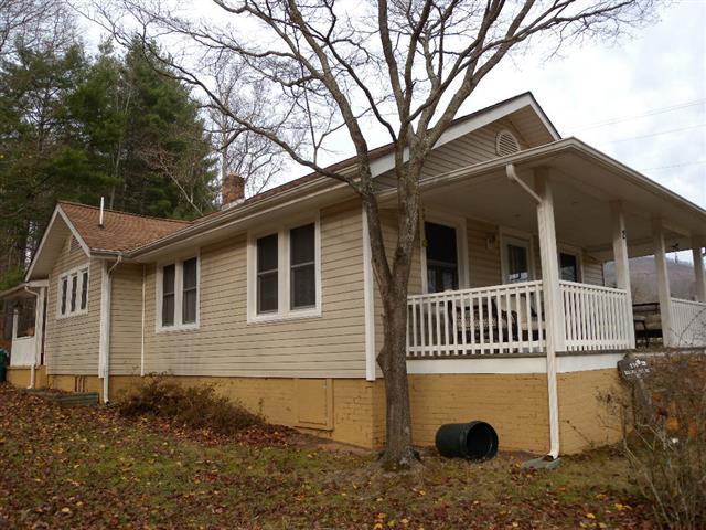 A picture of the property located at 2 COLD SPRINGS LN, CANDLER NC 28715.