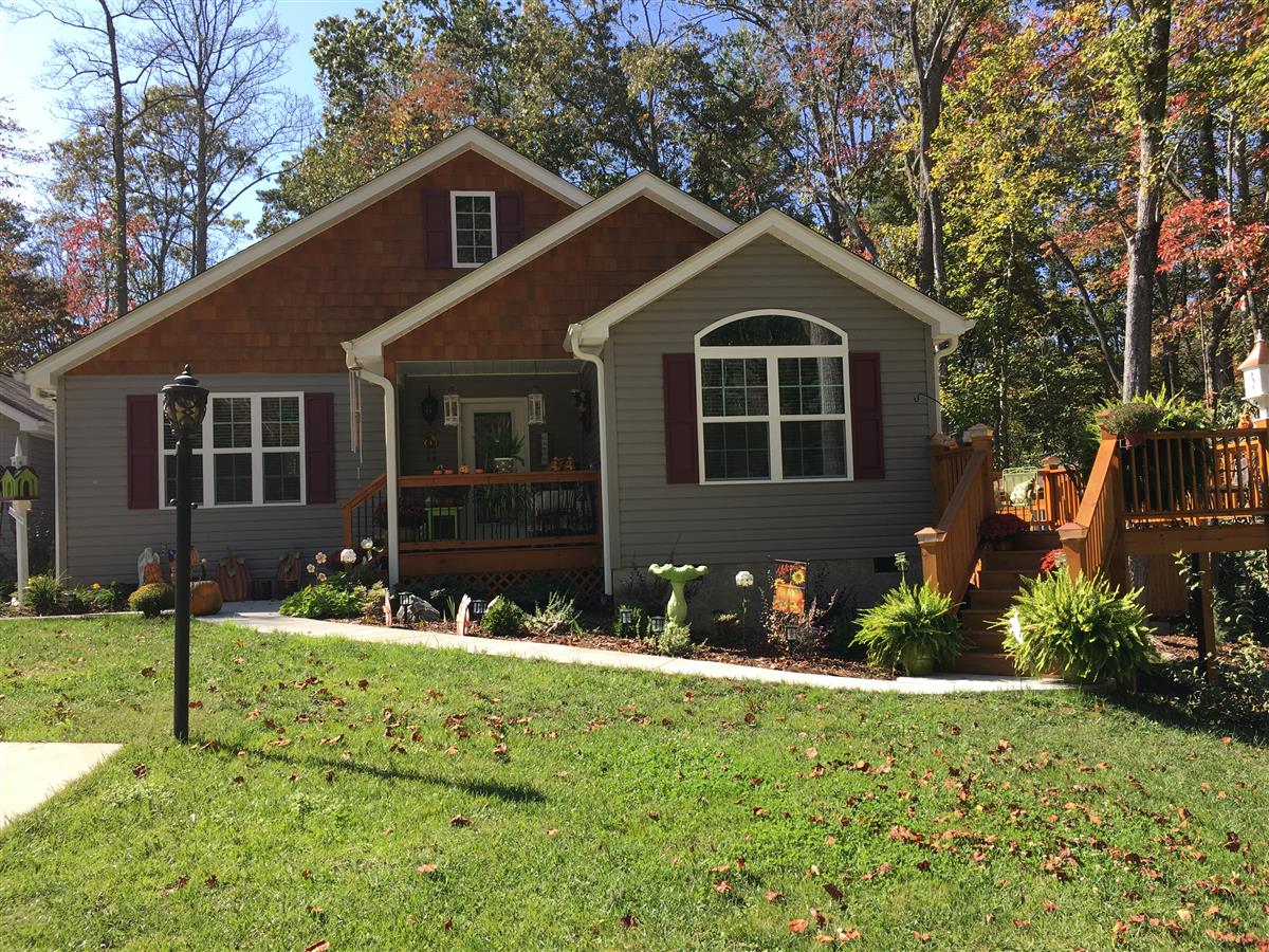 A picture of the property located at 10 TIKI WAY, CANDLER NC 28715.