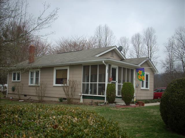 A picture of the property located at 11 FLAGPOND LN, CANDLER NC 28715.