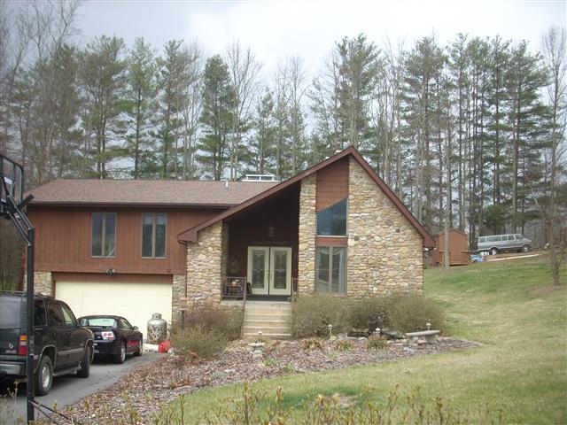 A picture of the property located at 7 FLAGPOND LN, CANDLER NC 28715.