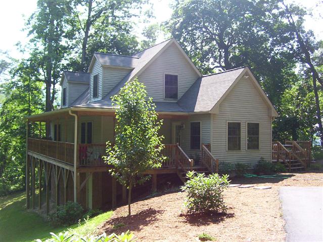 A picture of the property located at 91 SQUIRES LN, CANDLER NC 28715.