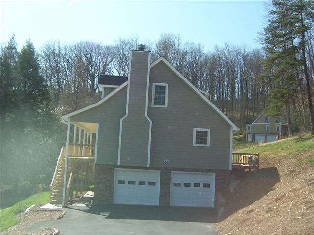 A picture of the property located at 45 SQUIRES LN, CANDLER NC 28715.