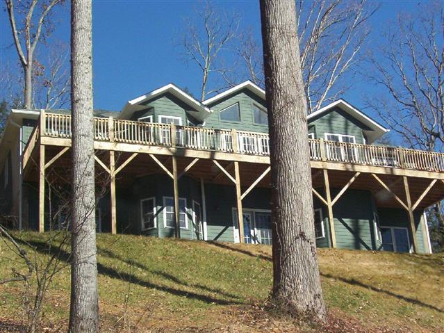 A picture of the property located at 60 SQUIRES LN, CANDLER NC 28715.