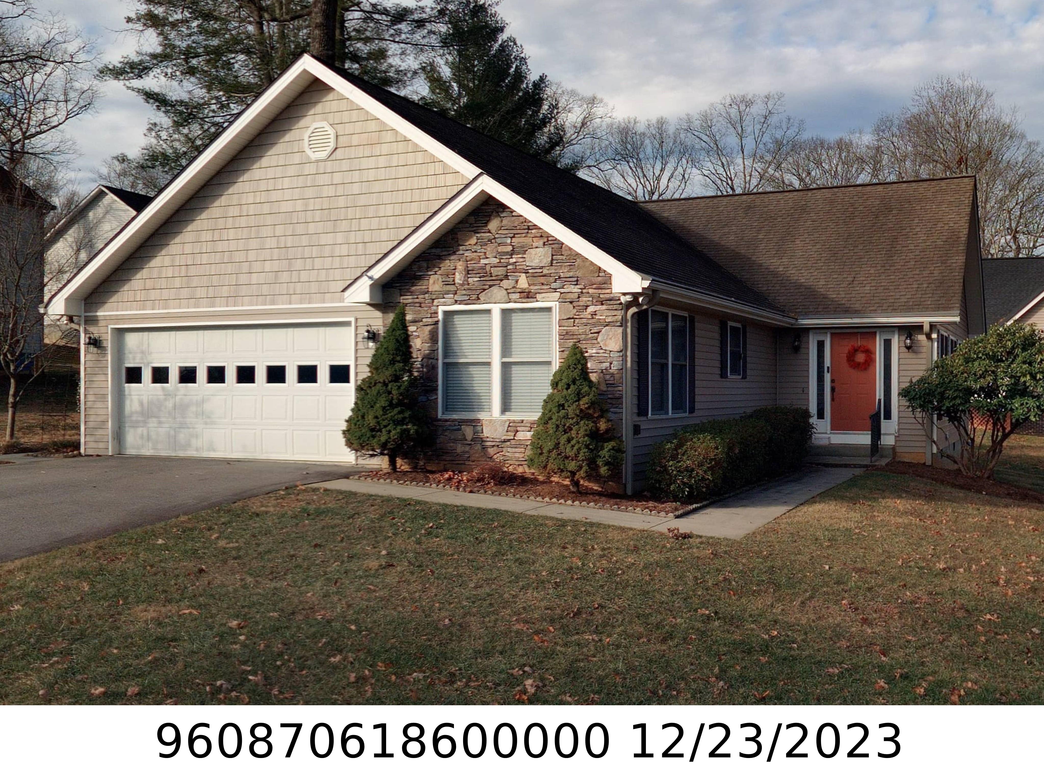 A picture of the property located at 105 CHARLES TEAGUE DR, CANDLER NC 28715.