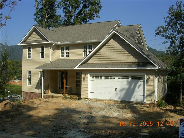 A picture of the property located at 110 CHARLES TEAGUE DR, CANDLER NC 28715.