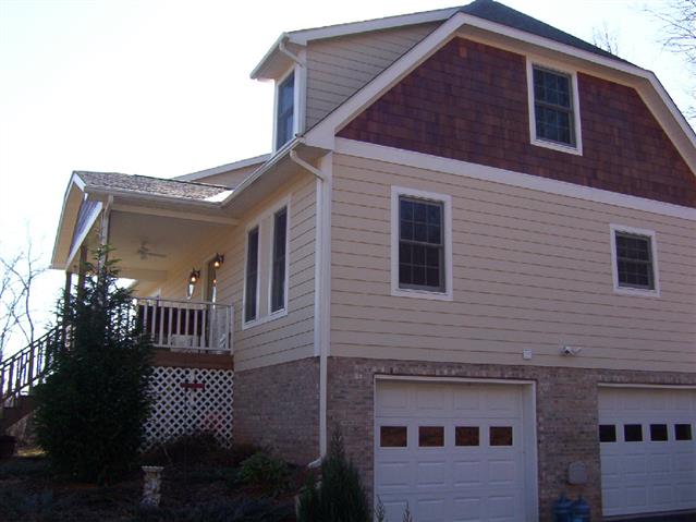 A picture of the property located at 17 SQUIRES LN, CANDLER NC 28715.