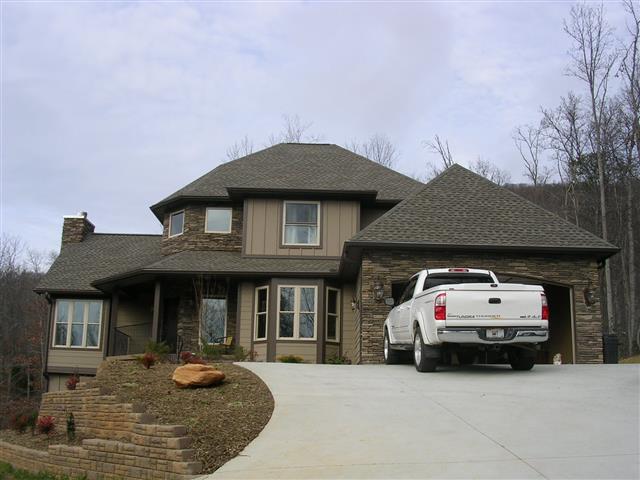 A picture of the property located at 40 SUNNIE RAE LN, CANDLER NC 28715.