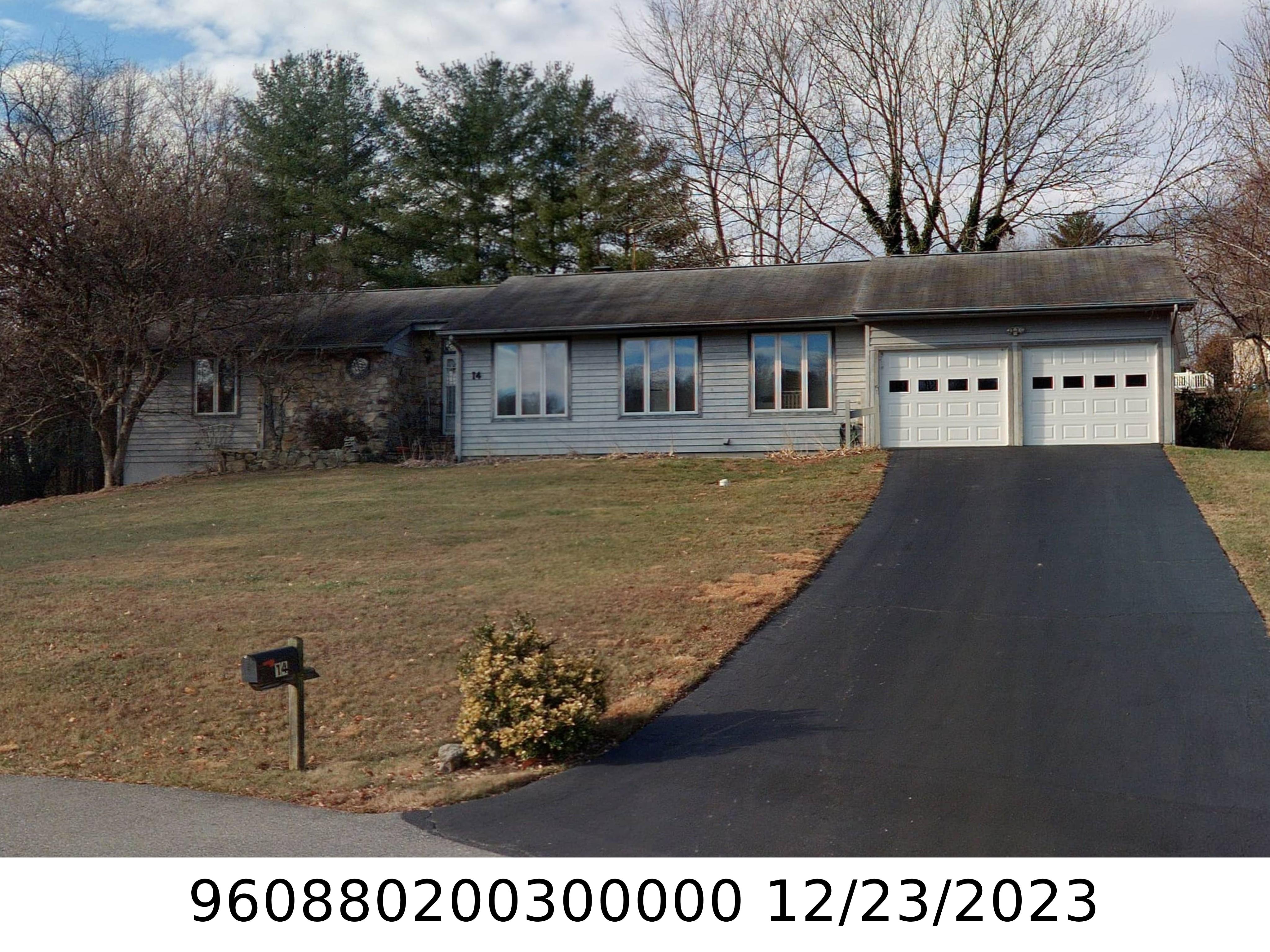 A picture of the property located at 14 WELCOME LN, CANDLER NC 28715.