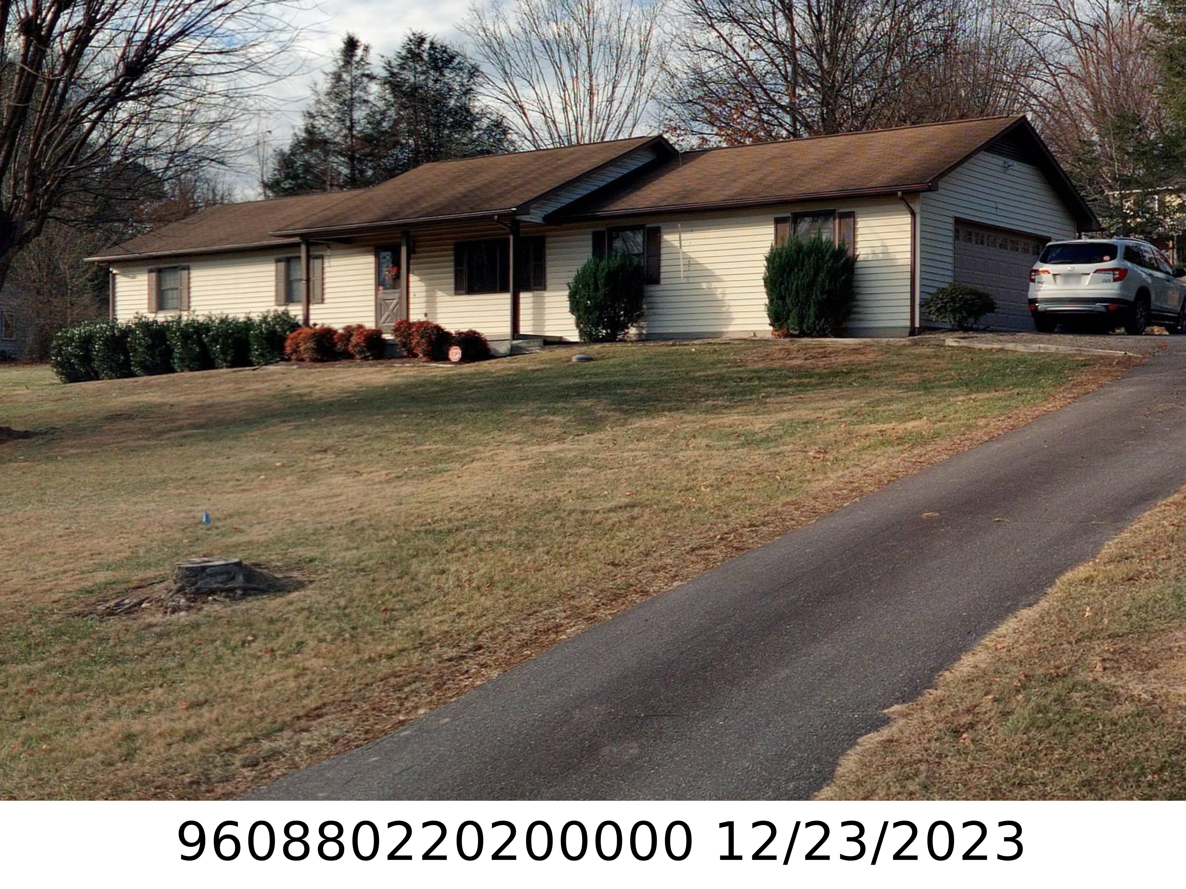 A picture of the property located at 10 WELCOME LN, CANDLER NC 28715.