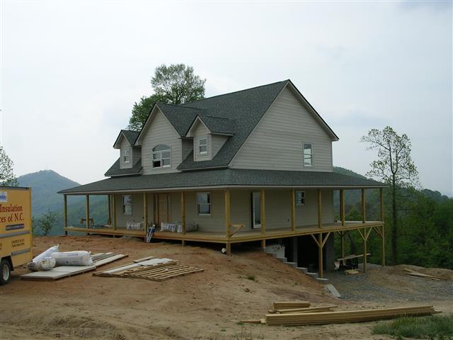 A picture of the property located at 172 COYOTE XING, LEICESTER NC 28748.