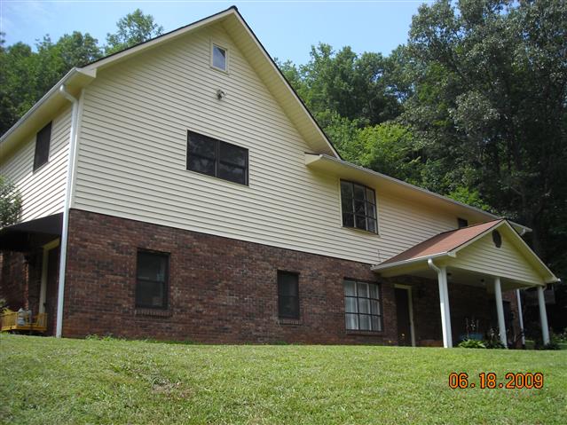 A picture of the property located at 19 N FORTY ACRES, LEICESTER NC 28748.