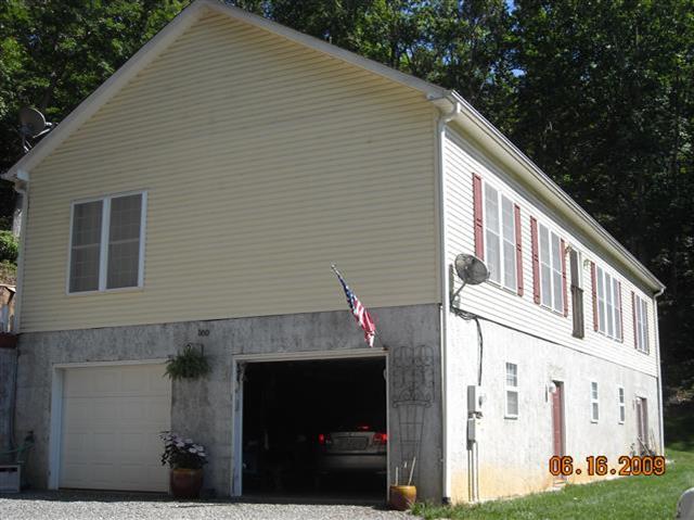 A picture of the property located at 180 MOORES VALLEY RD, LEICESTER NC 28748.