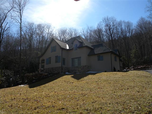 A picture of the property located at 732 STREAMSIDE DR, ARDEN NC 28704.