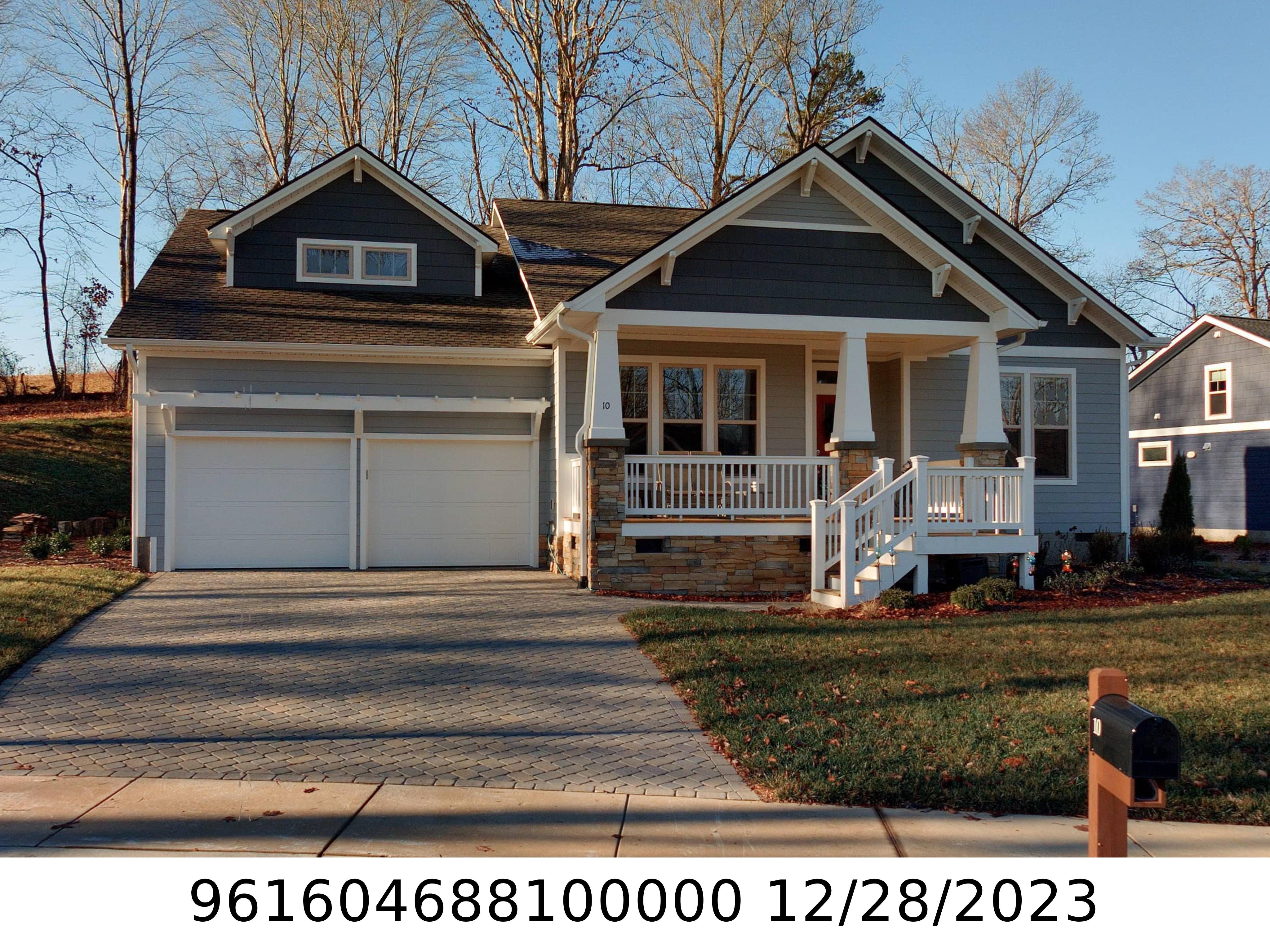 A picture of the property located at 10 IVESTOR GAP RD, CANDLER NC 28715.