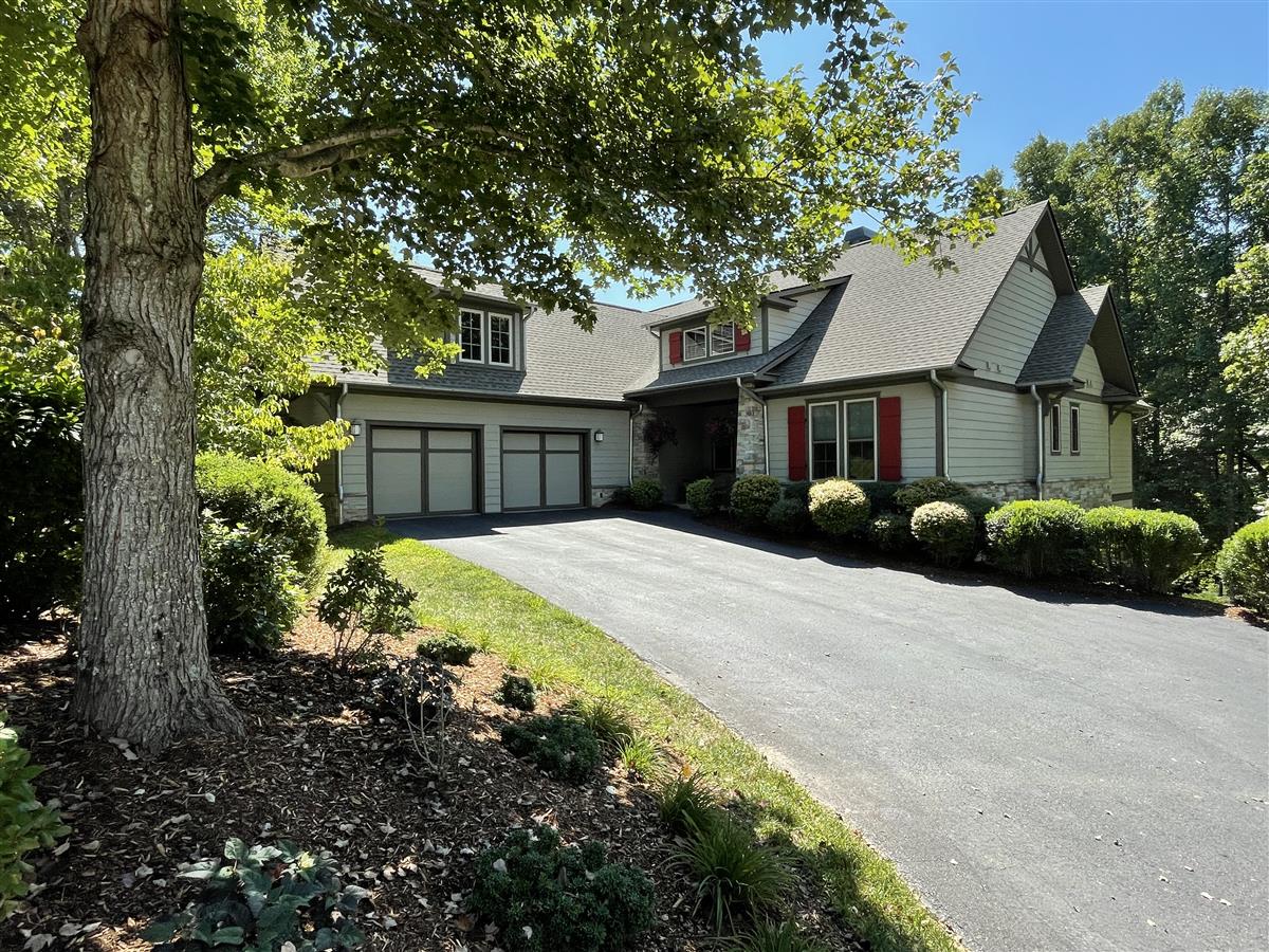 A picture of the property located at 121 ORVIS STONE CIR, CANDLER NC 28715.