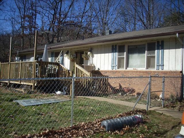 A picture of the property located at 440 REEVES COVE RD, CANDLER NC 28715.