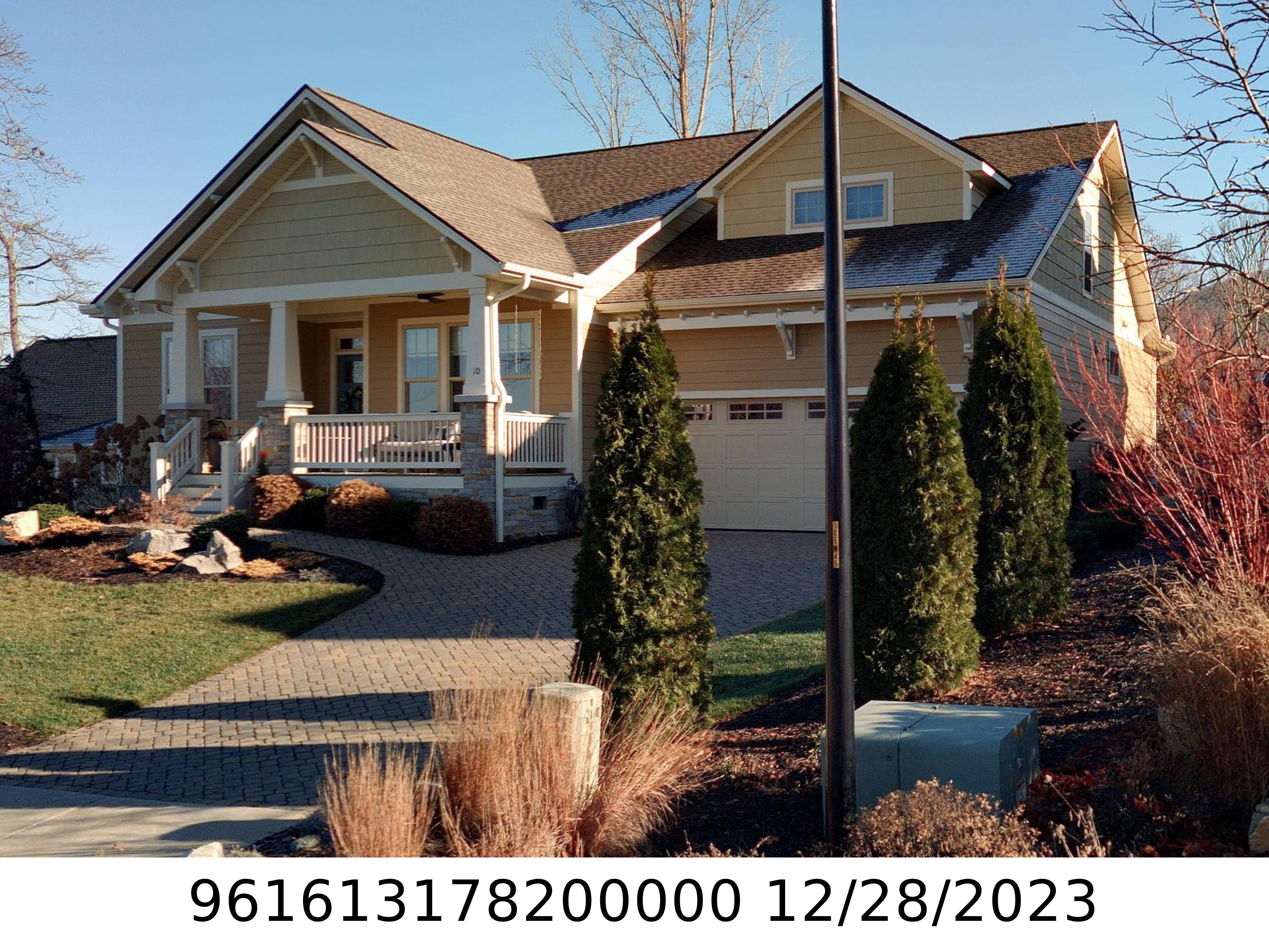A picture of the property located at 10 ROUNDTOP RIDGE CT, CANDLER NC 28715.