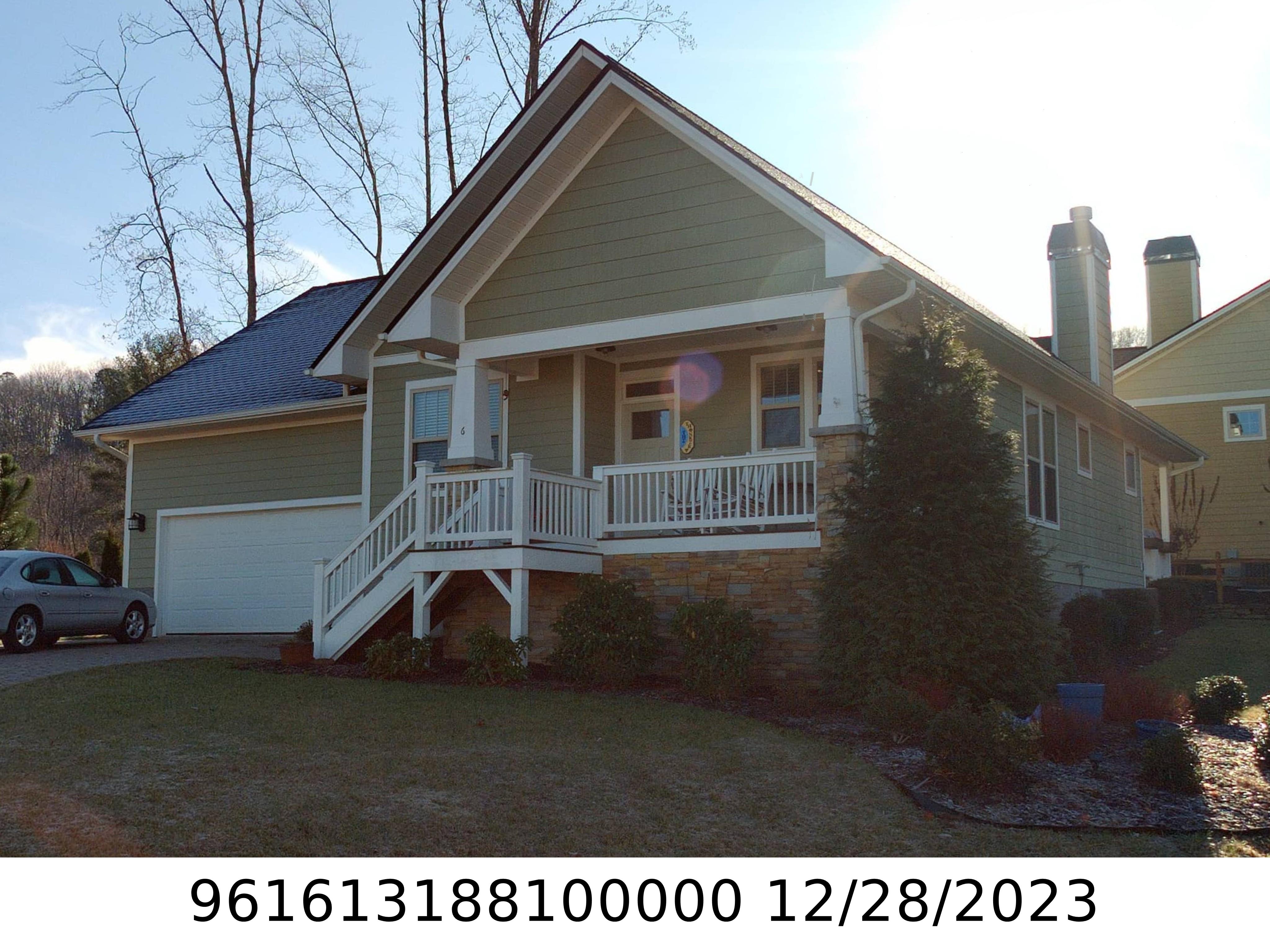 A picture of the property located at 6 ROUNDTOP RIDGE CT, CANDLER NC 28715.