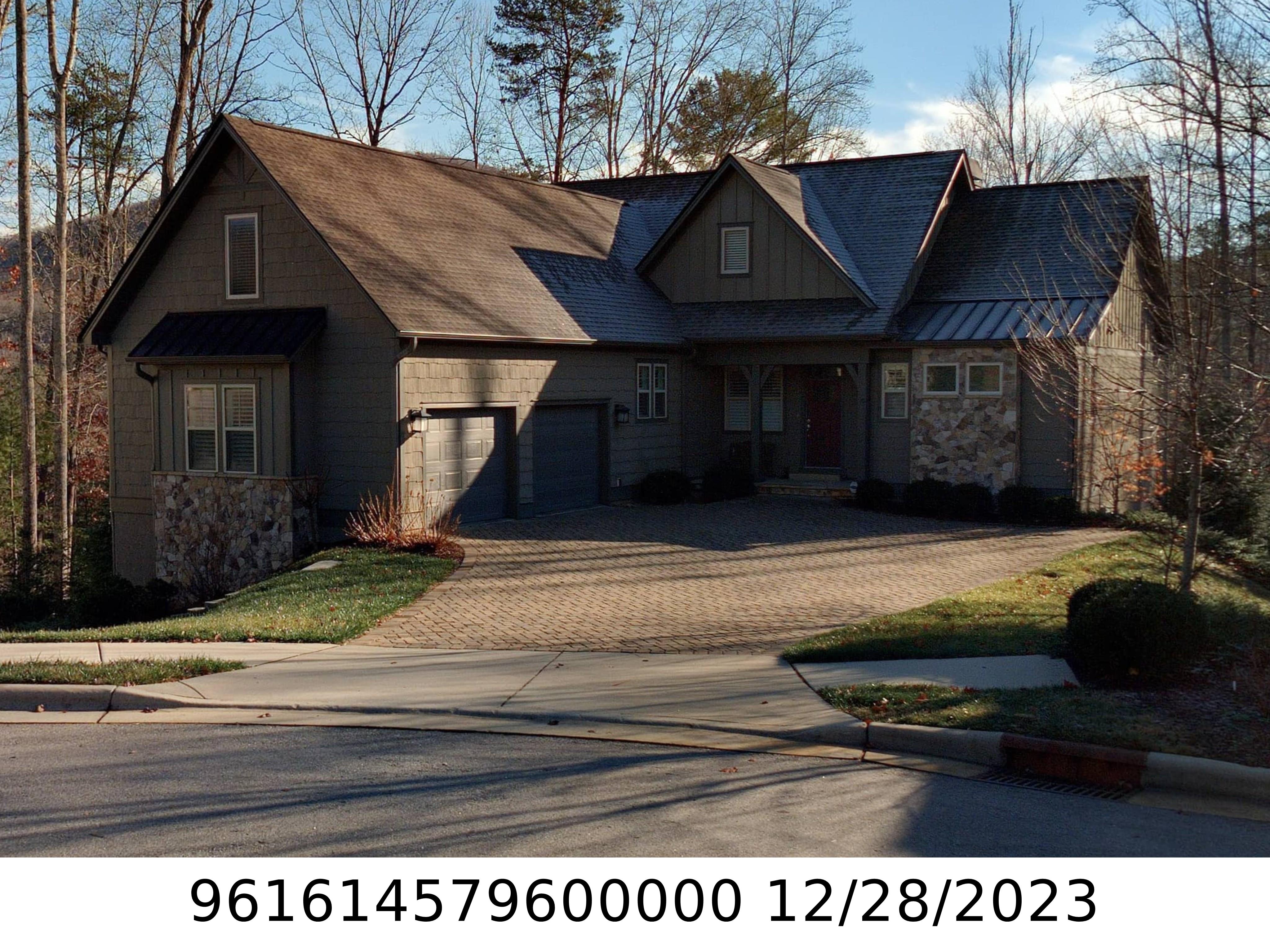 A picture of the property located at 10 SPENCER RIDGE CT, CANDLER NC 28715.