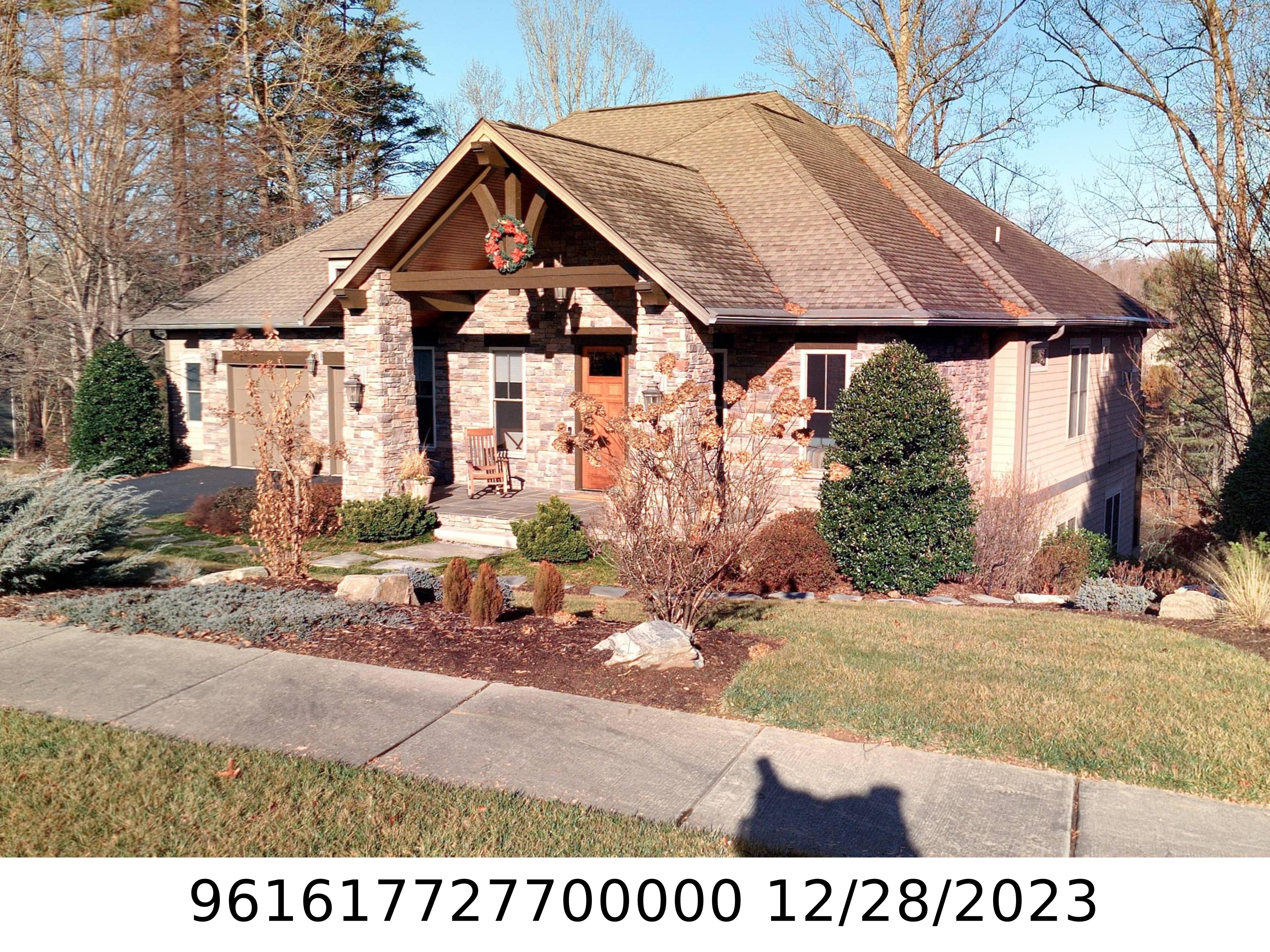 A picture of the property located at 14 MOSER SEDGE CT, CANDLER NC 28715.