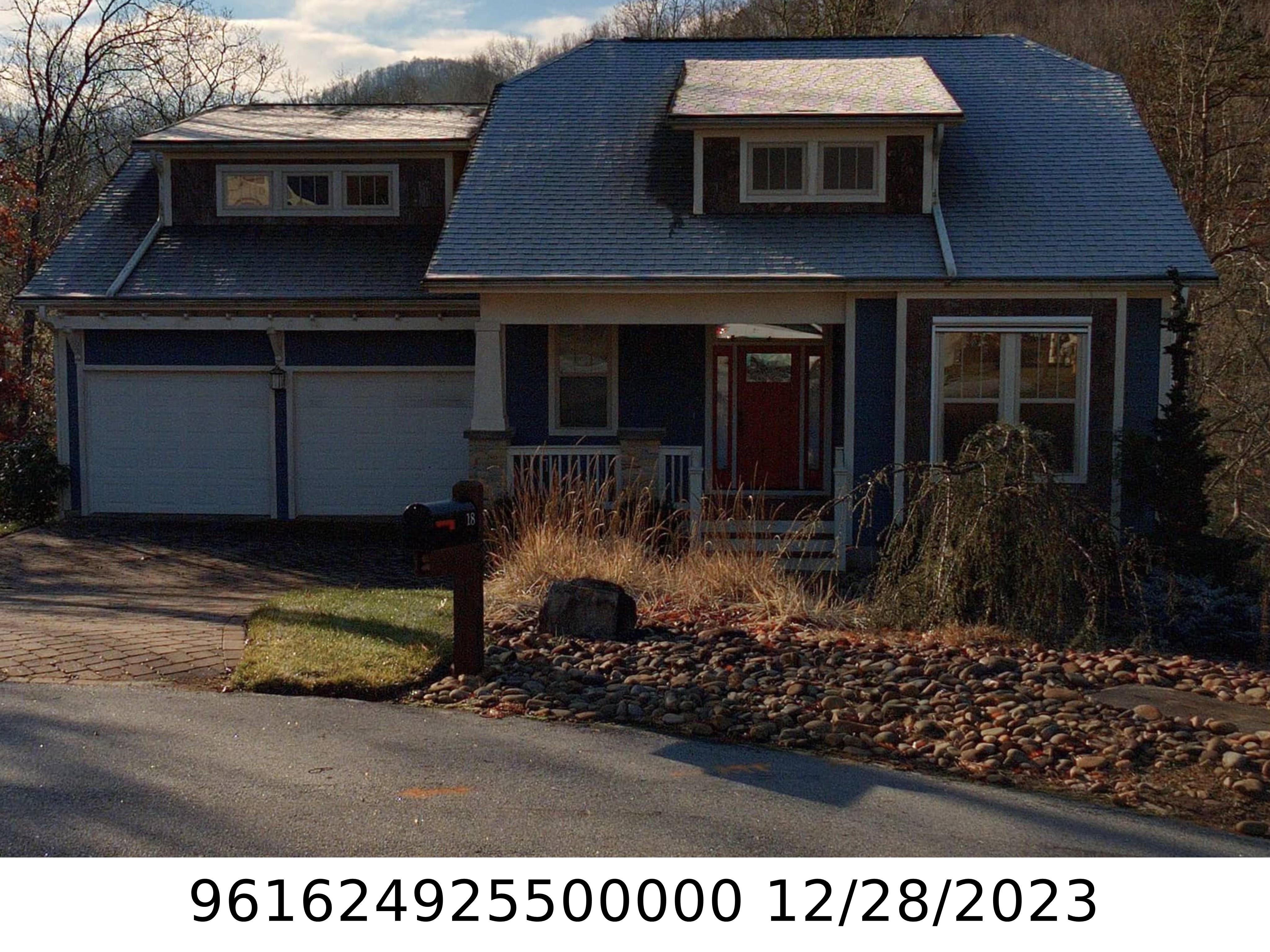 A picture of the property located at 18 GREEN DRAKE CT, CANDLER NC 28715.