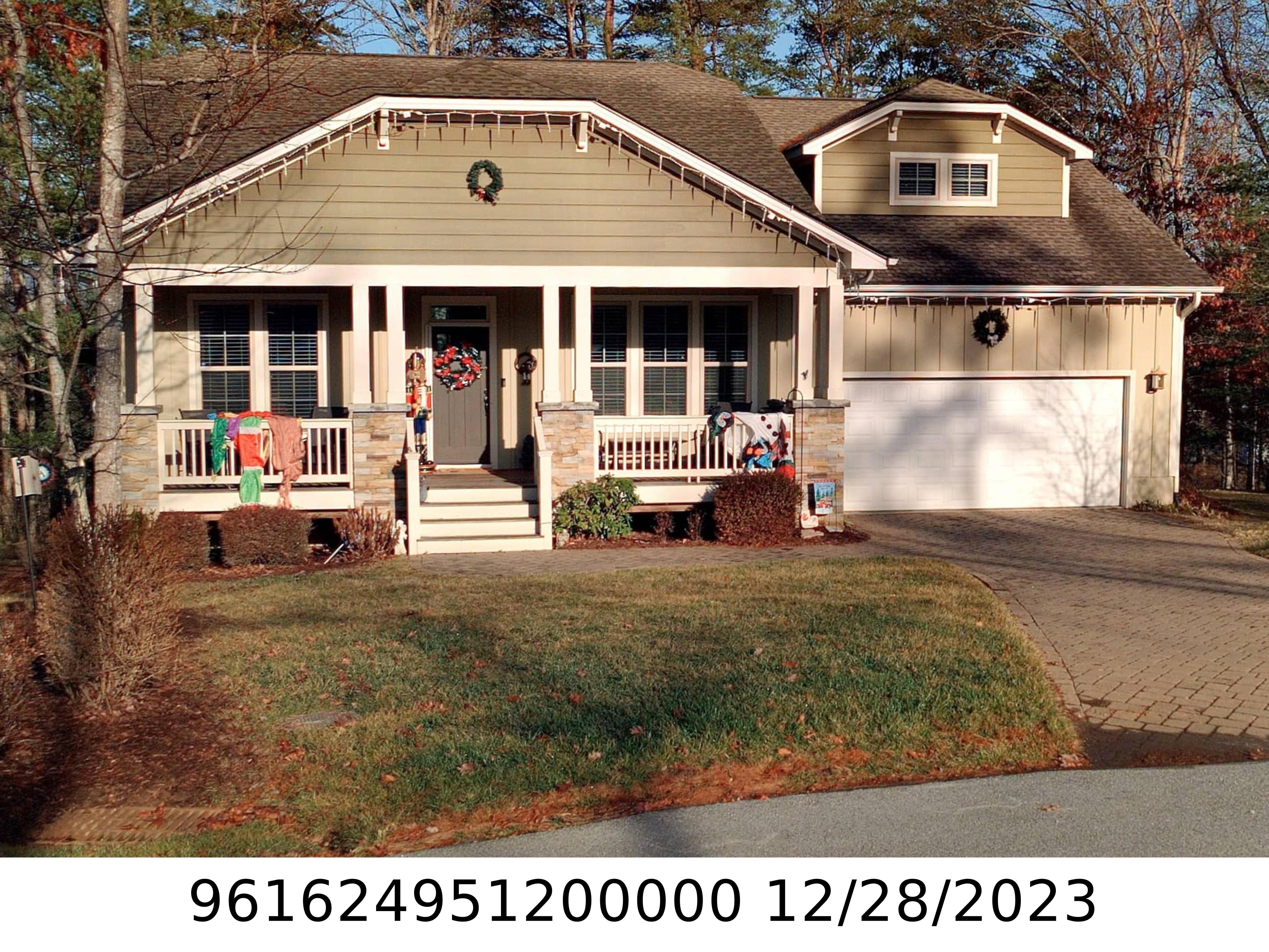 A picture of the property located at 15 GREEN DRAKE CT, CANDLER NC 28715.