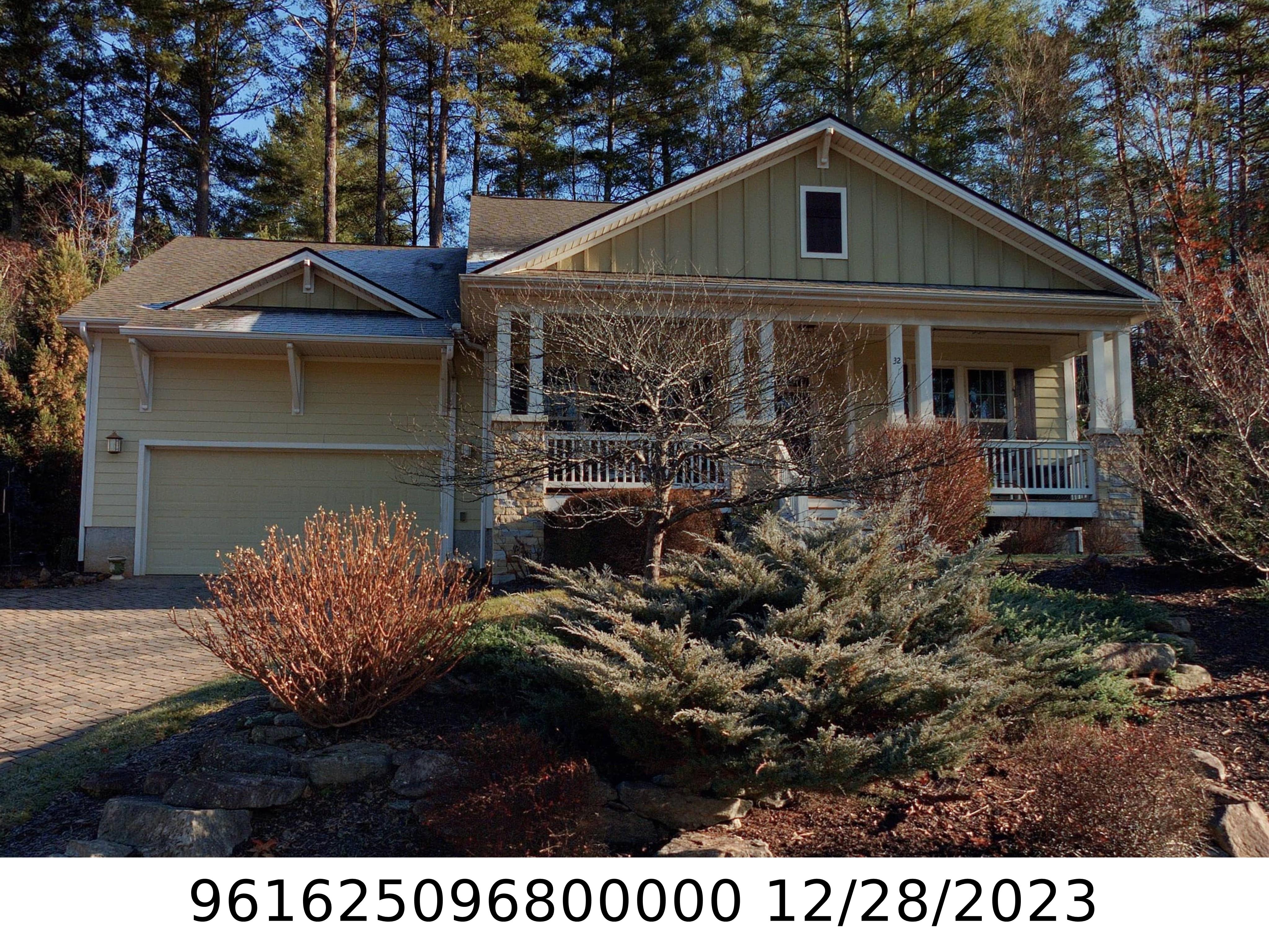 A picture of the property located at 32 GRAY DUSTER CIR, CANDLER NC 28715.