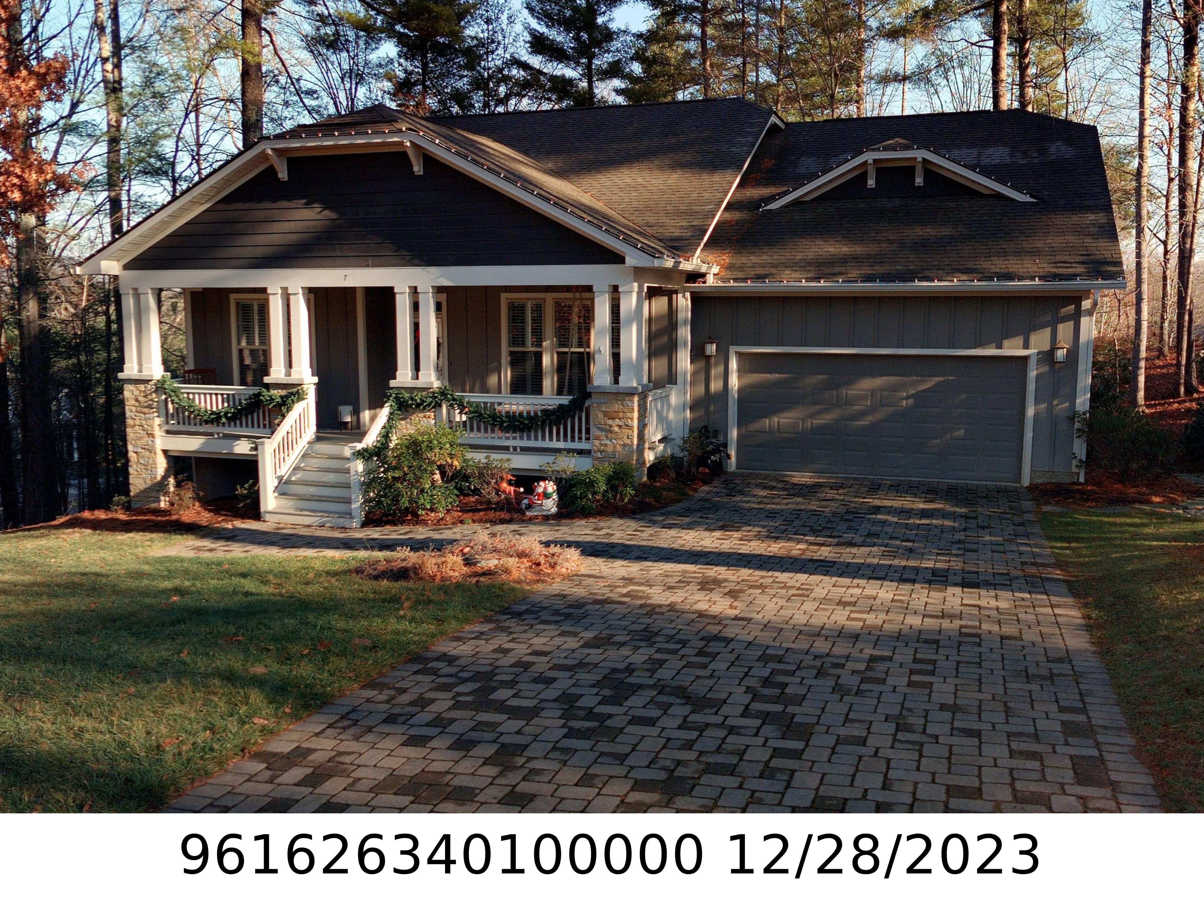 A picture of the property located at 7 GRAY DUSTER CIR, CANDLER NC 28715.