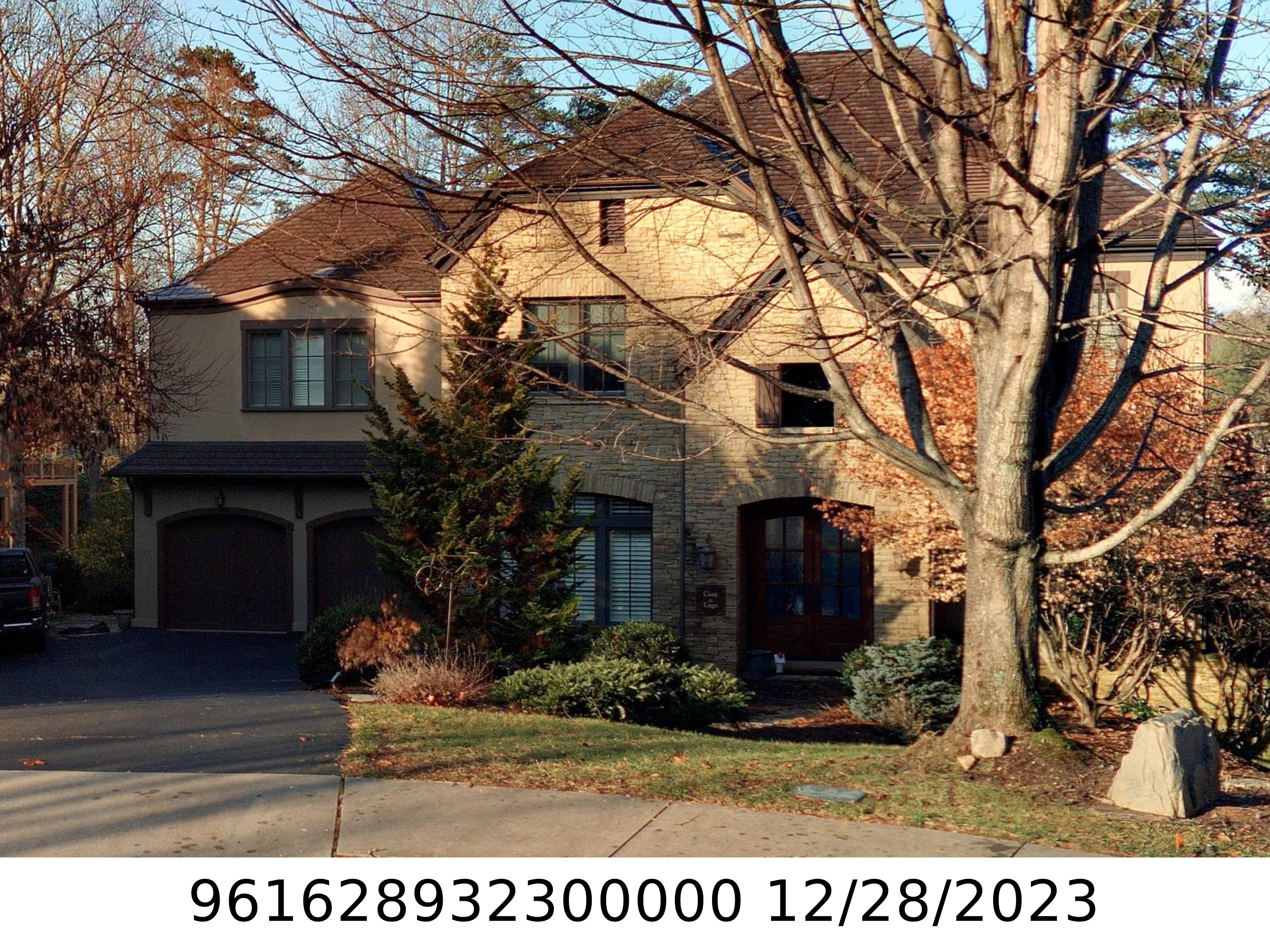 A picture of the property located at 1011 COVES PHEASANT CT, CANDLER NC 28715.