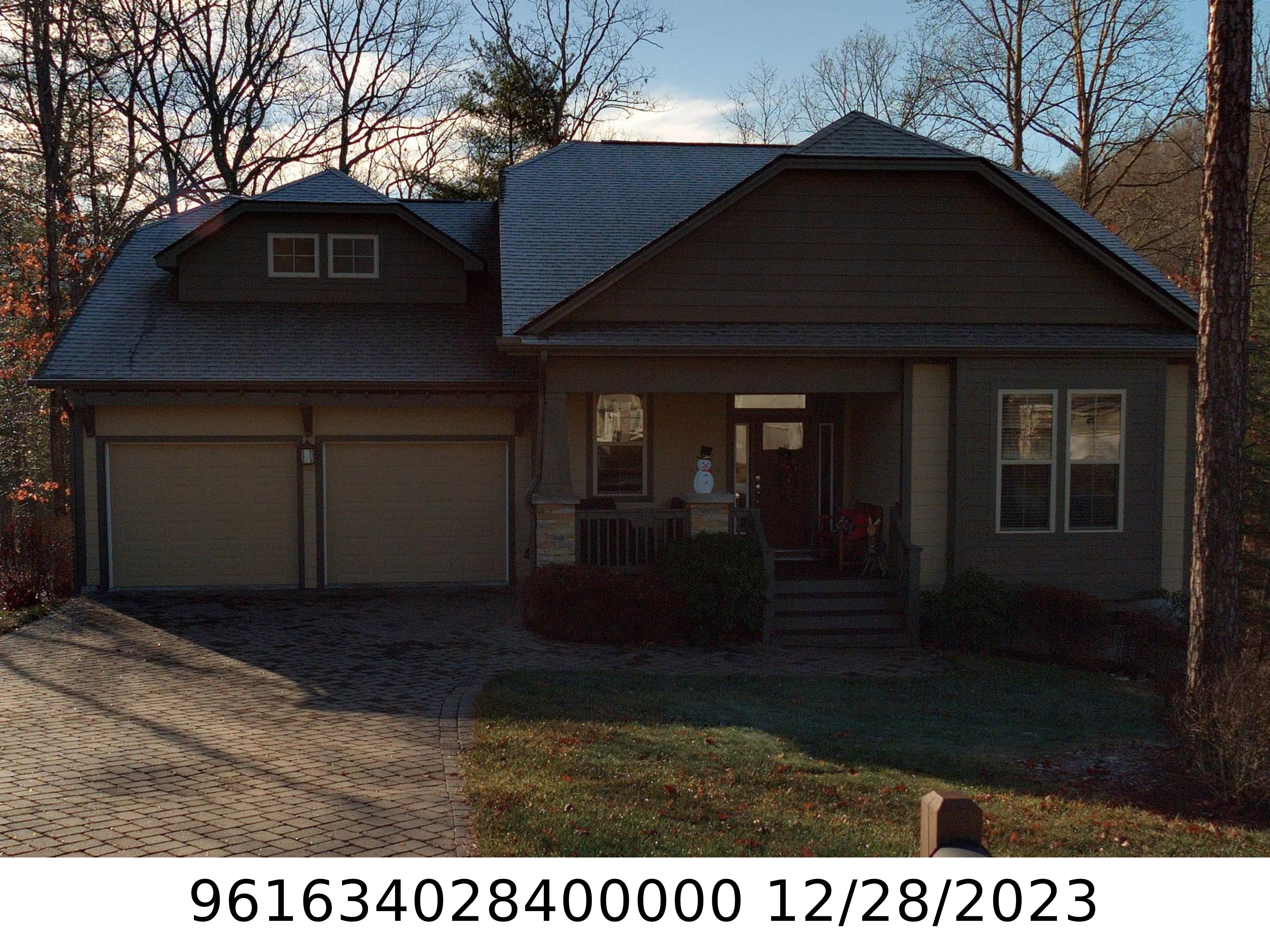 A picture of the property located at 12 GREEN DRAKE CT, CANDLER NC 28715.