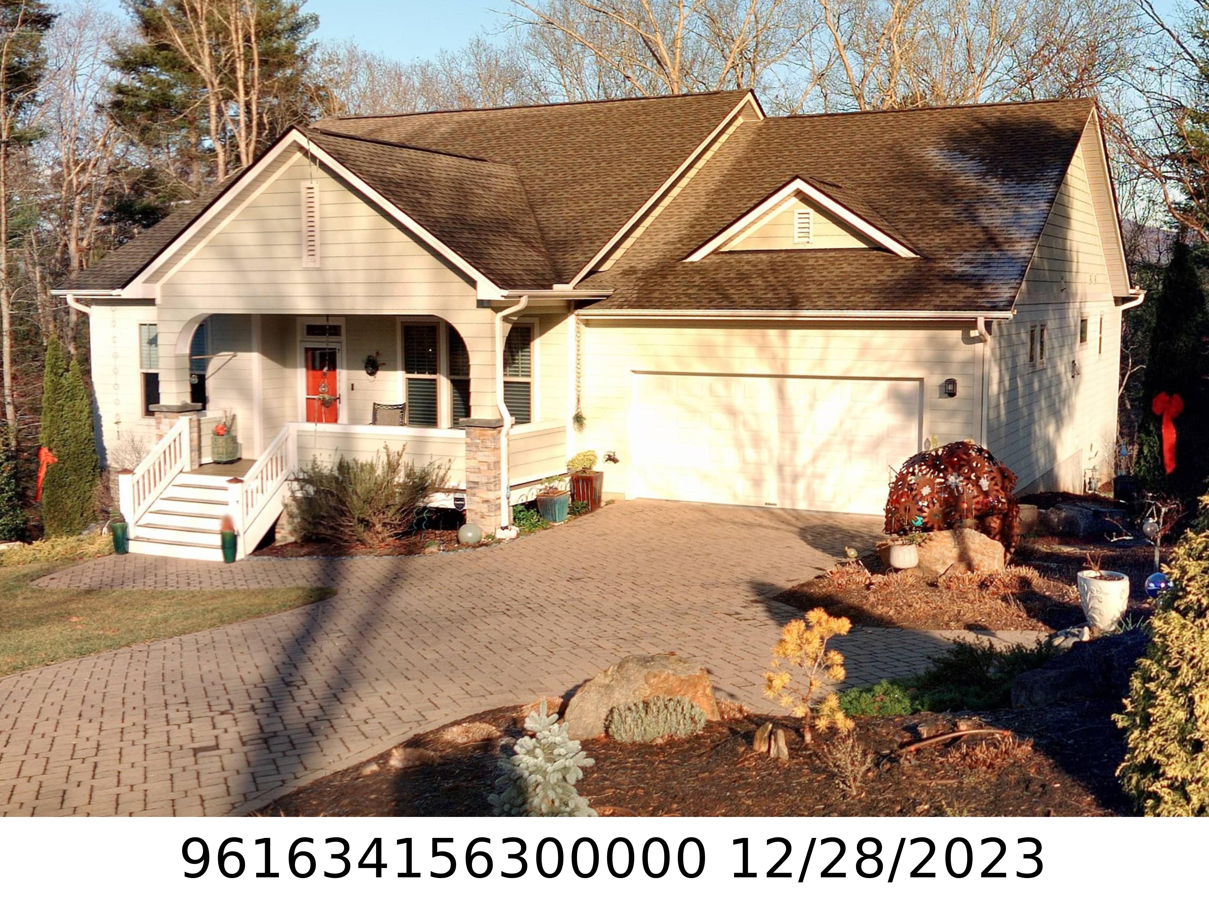 A picture of the property located at 7 GREEN DRAKE CT, CANDLER NC 28715.